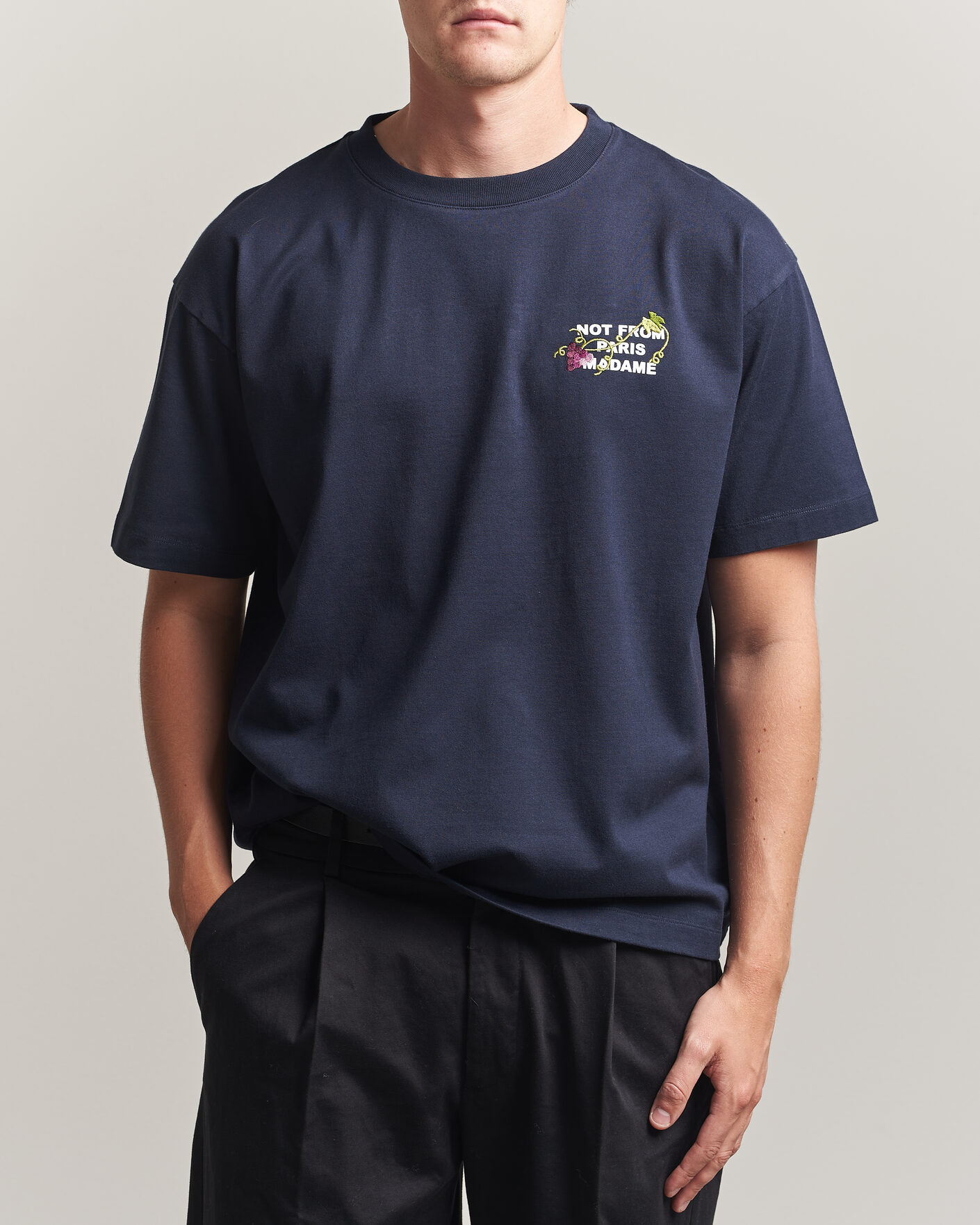 Herren | T-Shirts | Drôle de Monsieur | Vine Embroidered Slogan T-Shirt Navy