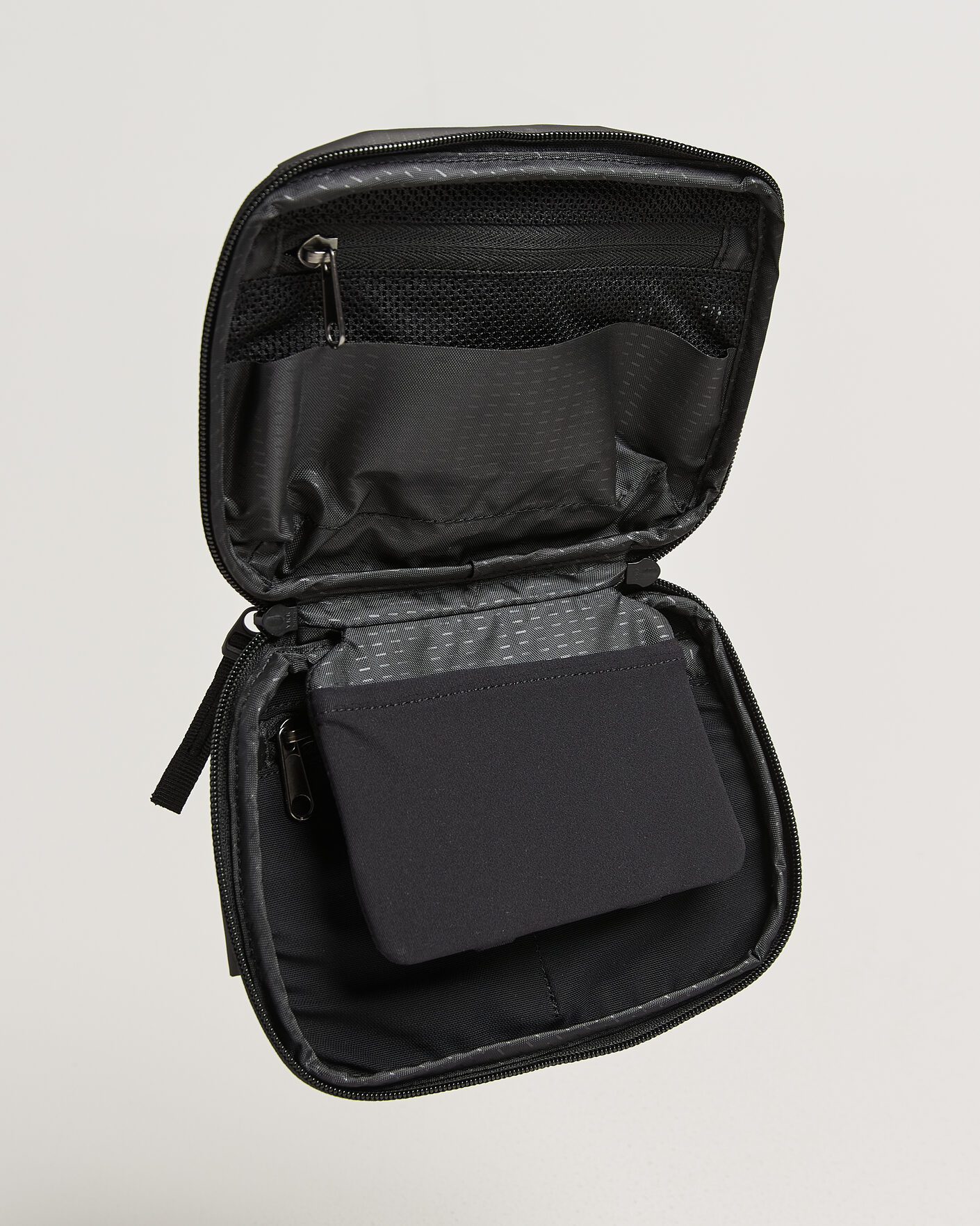 Herren | Taschen | DB | Ramverk Tech Organizer Black Out