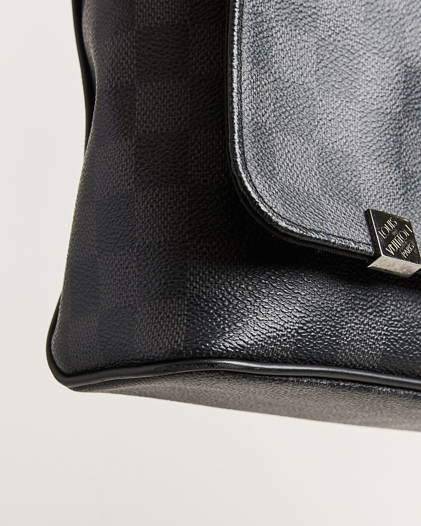 Herren | Pre-Owned & Vintage Bags | Louis Vuitton Pre-Owned | Louis Vuitton District Messenger Bag MM Damier Graphite