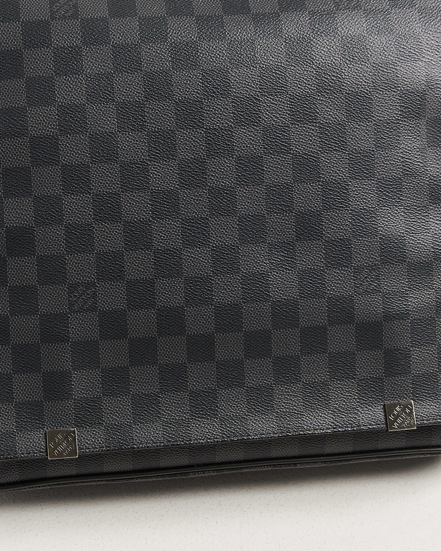 Herren | Pre-Owned & Vintage Bags | Louis Vuitton Pre-Owned | Louis Vuitton District Messenger Bag MM Damier Graphite