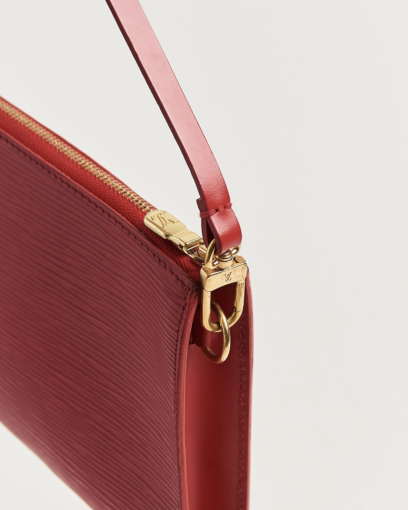 Herren | Pre-Owned & Vintage Bags | Louis Vuitton Pre-Owned | Pochette Accessoires Epi Leather Red