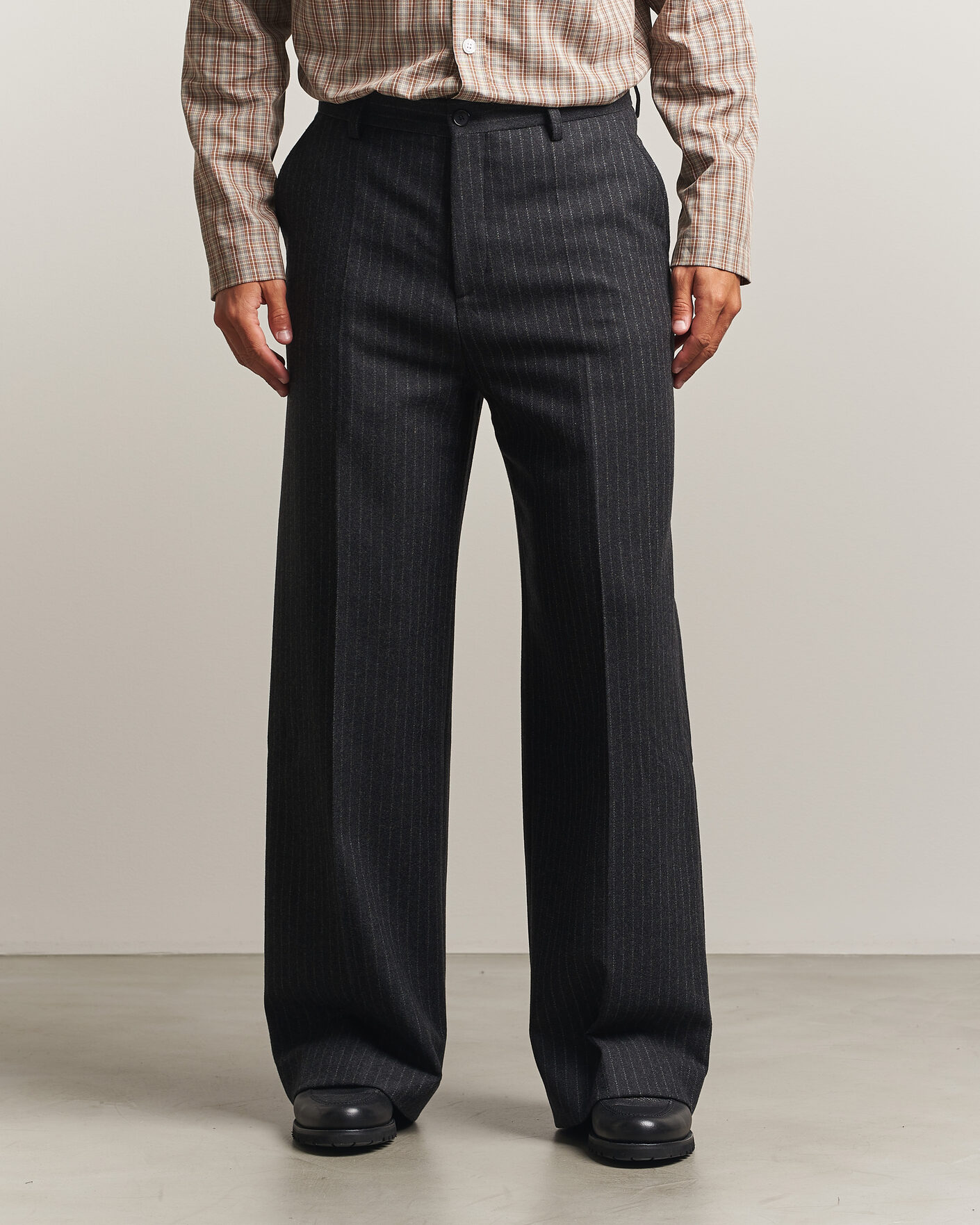 Herren | Hosen | Filippa K | Hector Wool Flannel Pinstriped Trousers Anthracite
