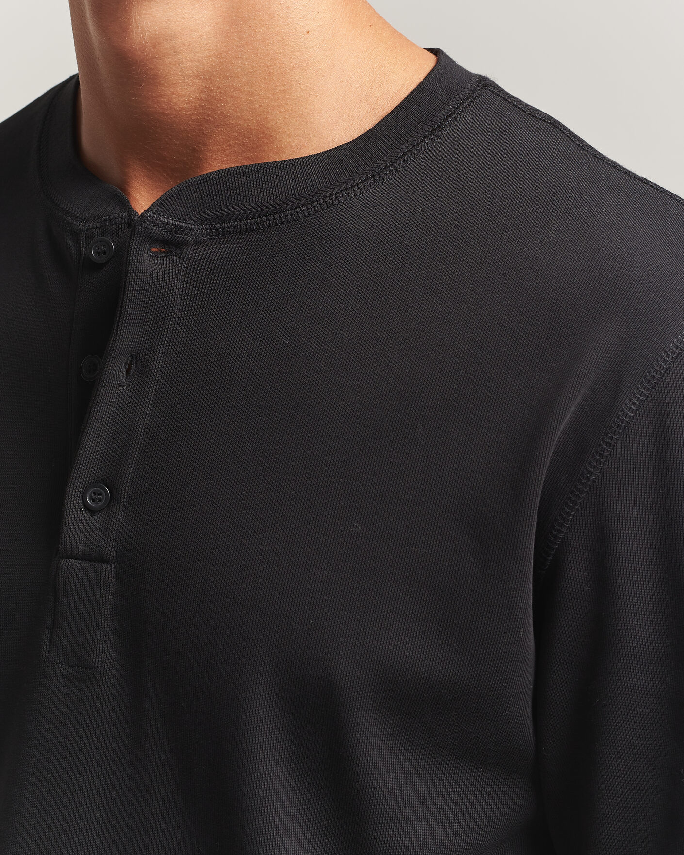 Herren | Pullover | Filippa K | Cotton Rib Henley Black