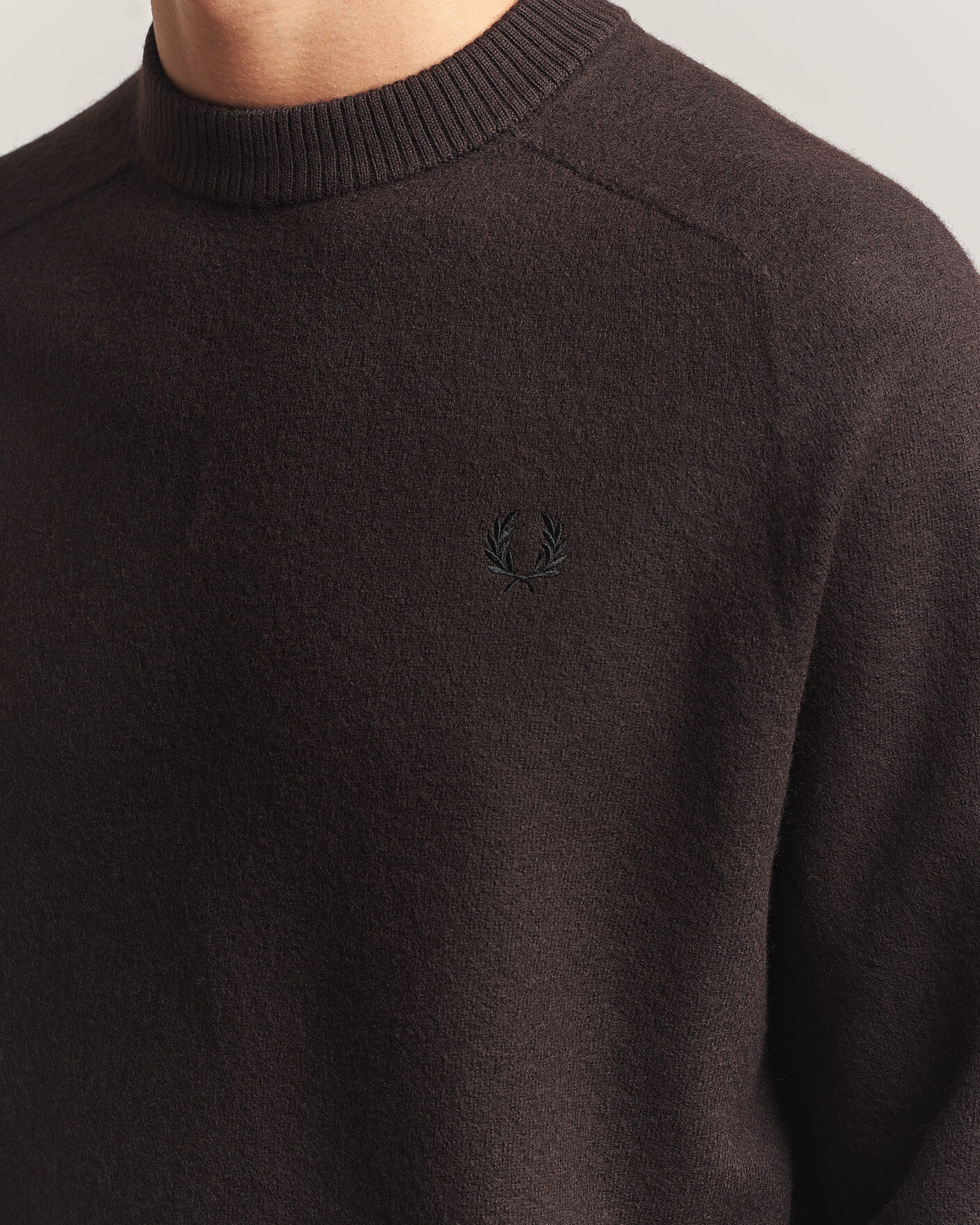 Herren | Pullover | Fred Perry | Wool Saddle Sleeve Crew Neck Rich Brown