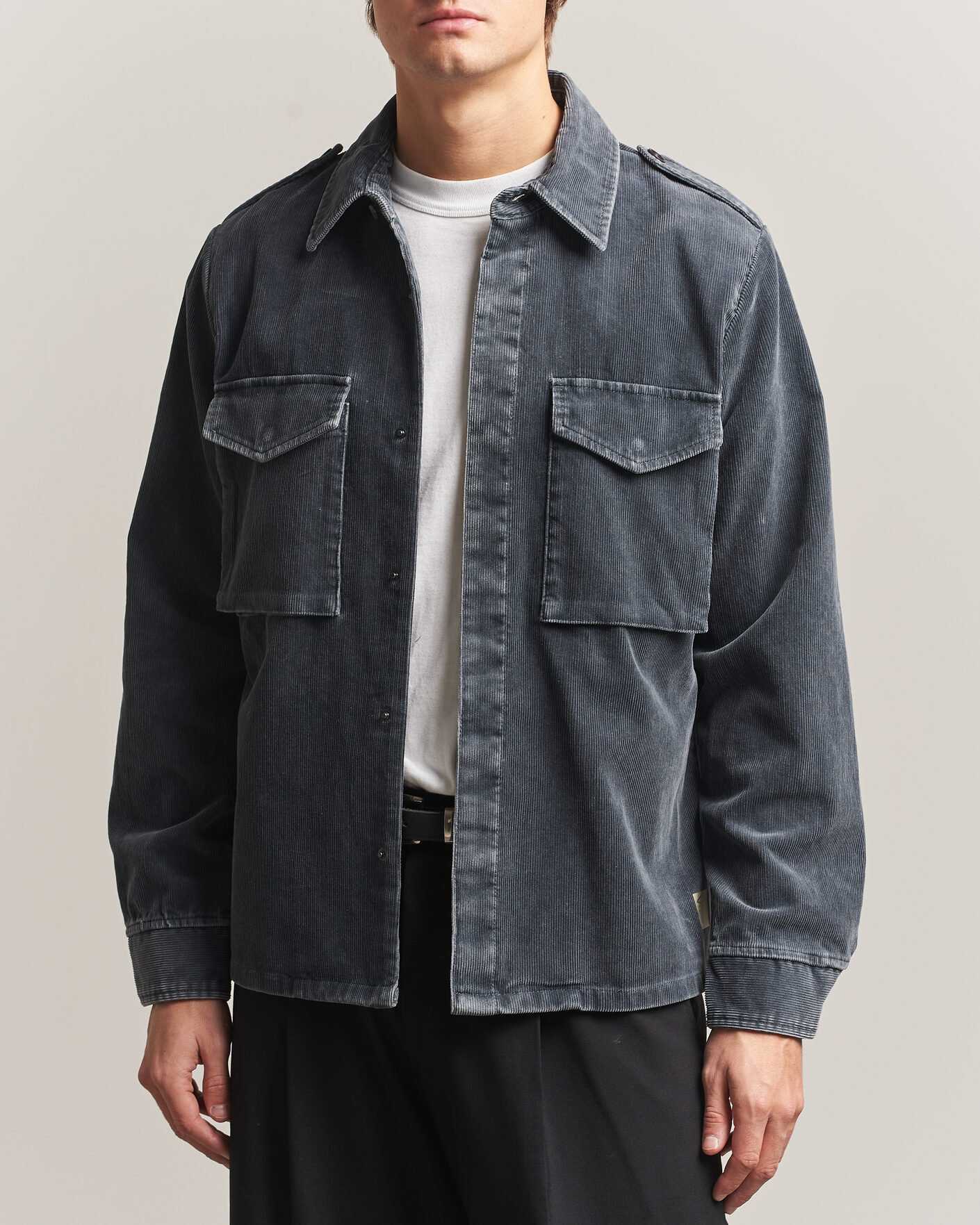 Herren | Hemden | Aspesi | Double Pocket Corduroy Overshirt Washed Black