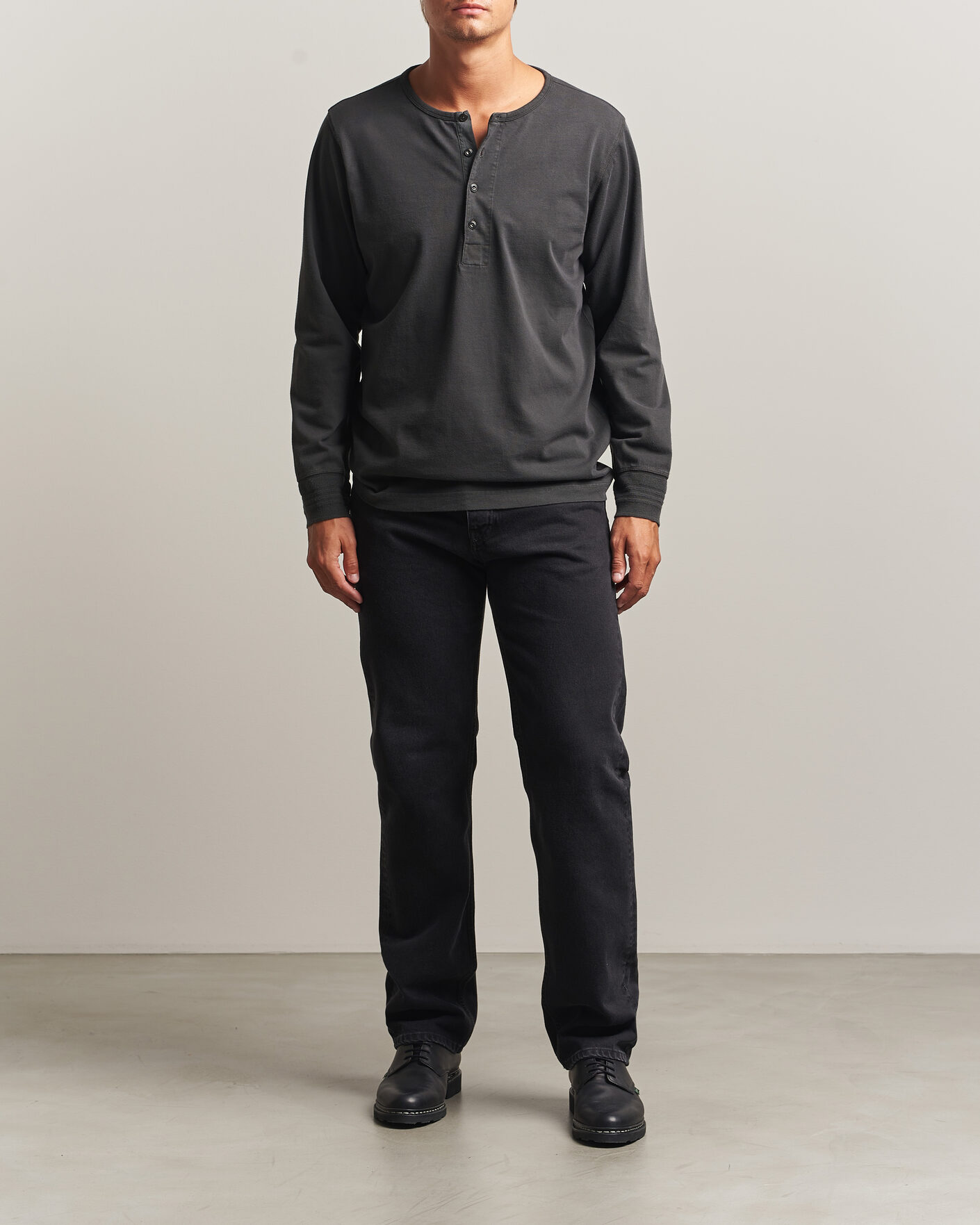 Herren | Pullover | Nudie Jeans | Long Sleeved Henley Antracite