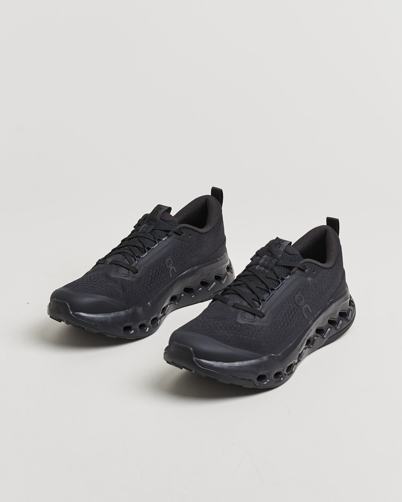 Herren | Runningsneakers | On | Cloudsurfer Trail 2 Black/Eclipse