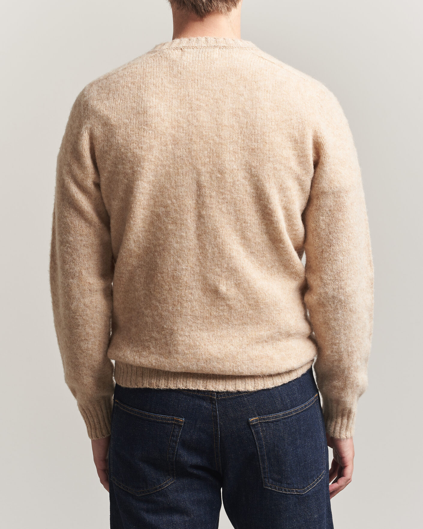 Herren | Pullover | Harley Of Scotland for Care of Carl | Brushed Supersoft Lambswool V-Neck Beige