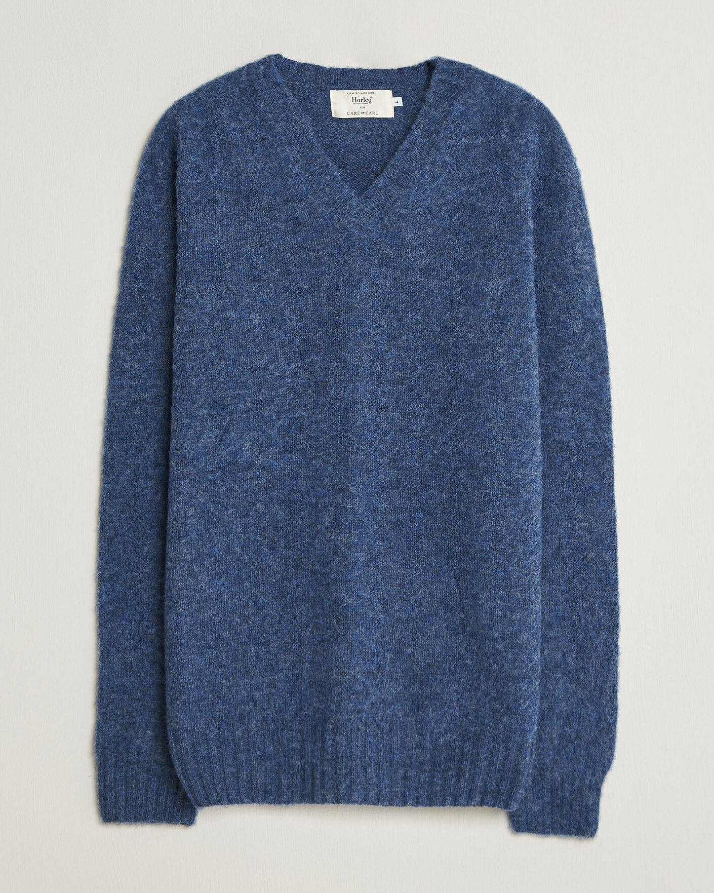 Herren | Pullover | Harley Of Scotland for Care of Carl | Brushed Supersoft Lambswool V-Neck Denim Blue
