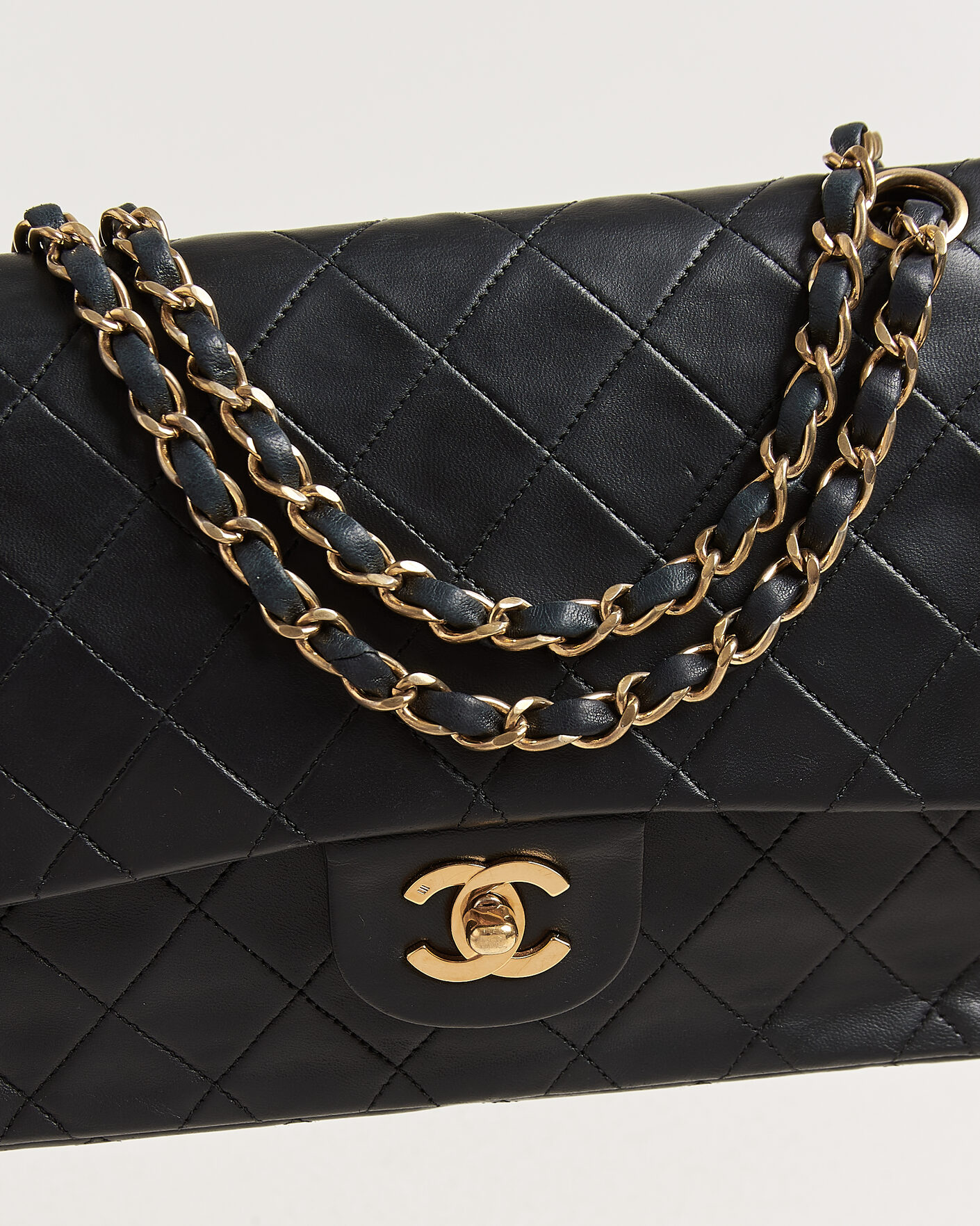 Herren | Pre-Owned & Vintage Bags | Chanel Pre-Owned | Classic Medium Double Flap Bag Lambskin Black