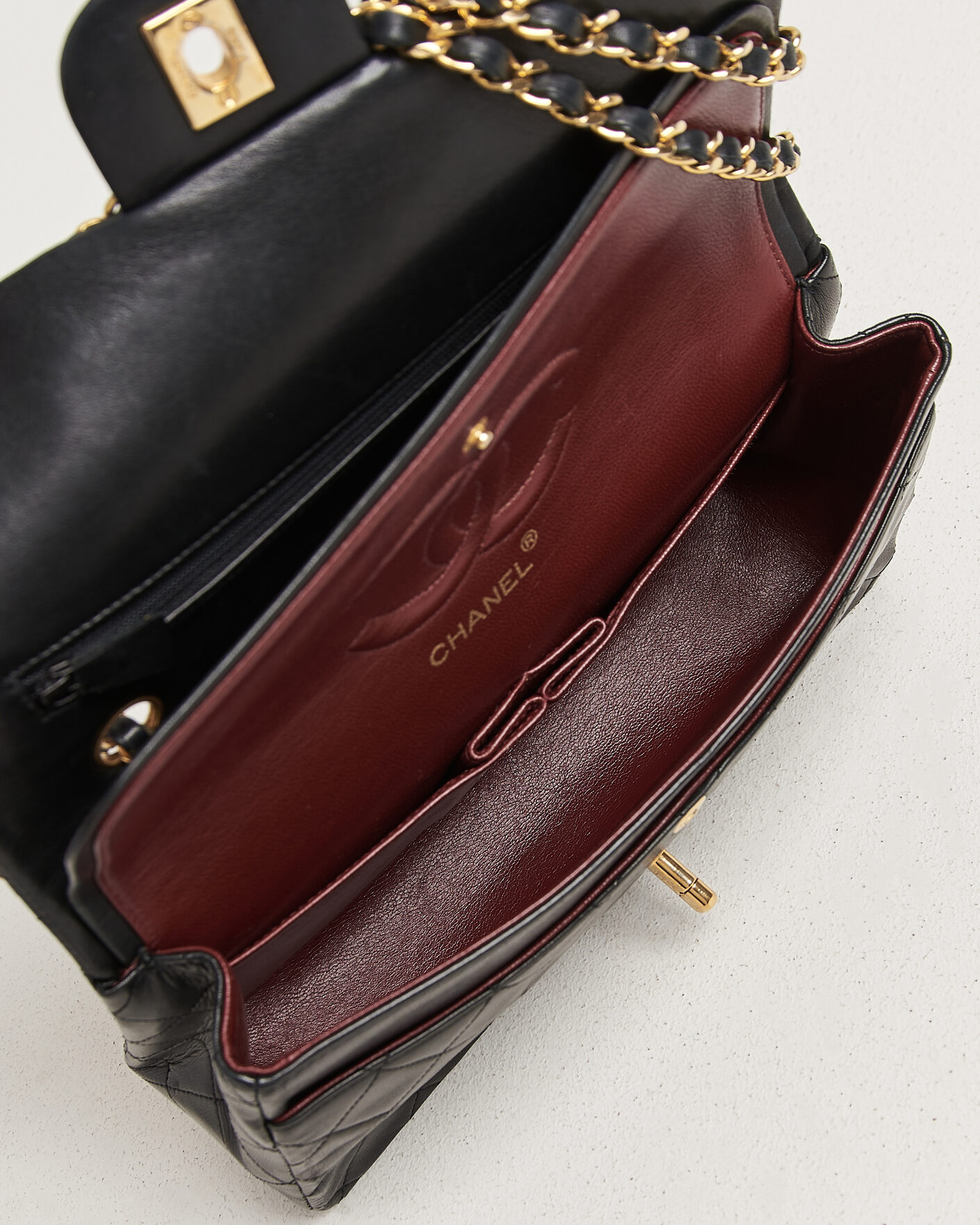 Herren | Pre-Owned & Vintage Bags | Chanel Pre-Owned | Classic Medium Double Flap Bag Lambskin Black