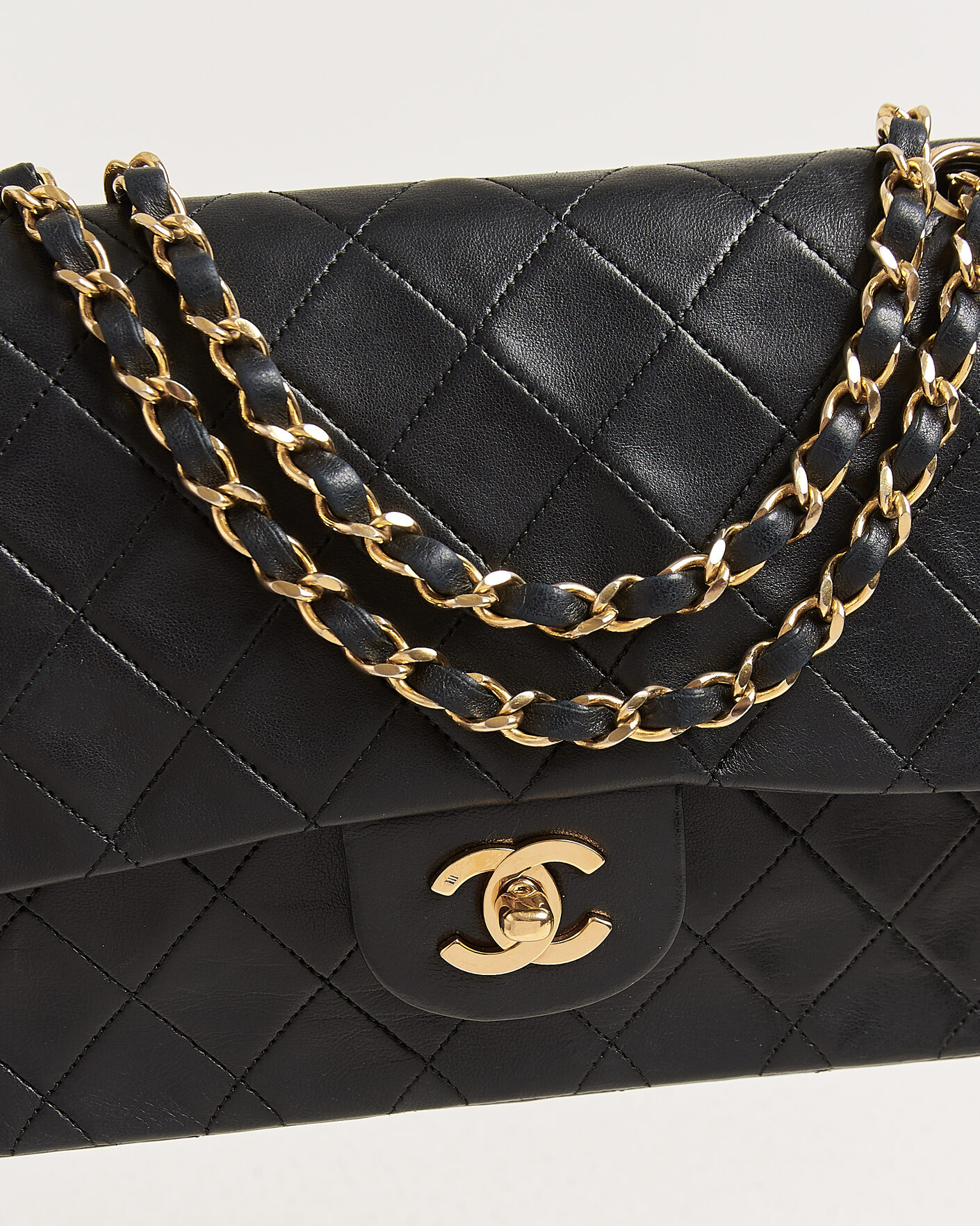 Herren | Pre-Owned & Vintage Bags | Chanel Pre-Owned | Classic Medium Double Flap Bag Lambskin Black