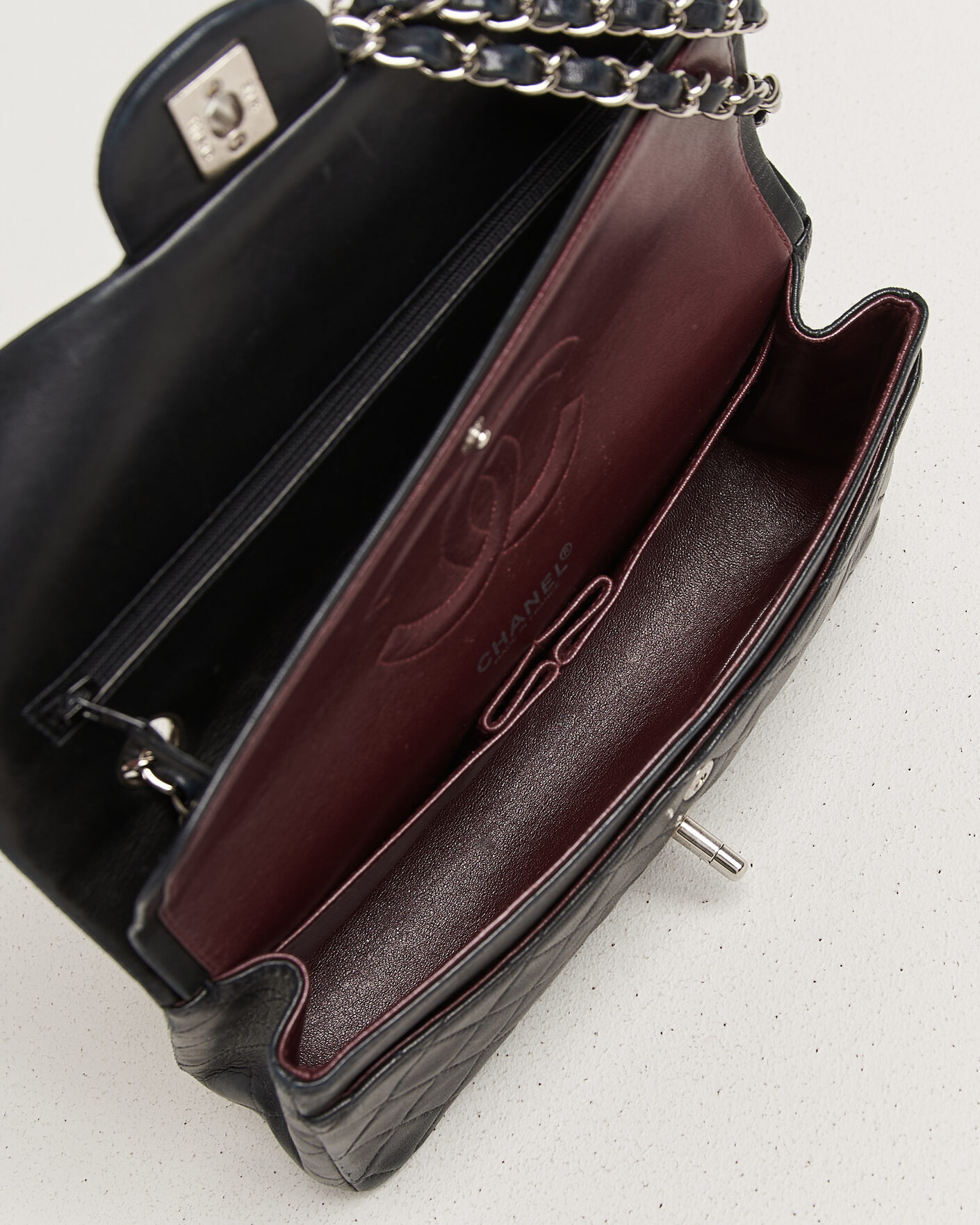 Herren | Pre-Owned & Vintage Bags | Chanel Pre-Owned | Classic Medium Double Flap Bag Lambskin Black