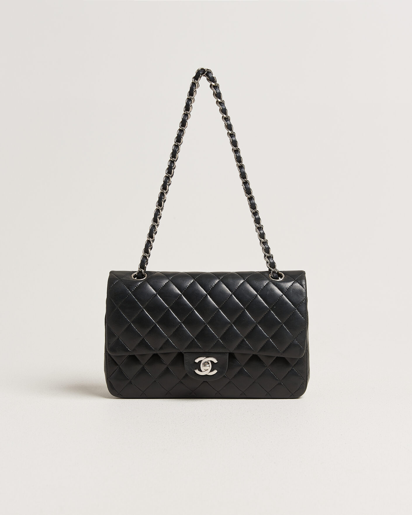 Herren | Pre-Owned & Vintage Bags | Chanel Pre-Owned | Classic Medium Double Flap Bag Lambskin Black