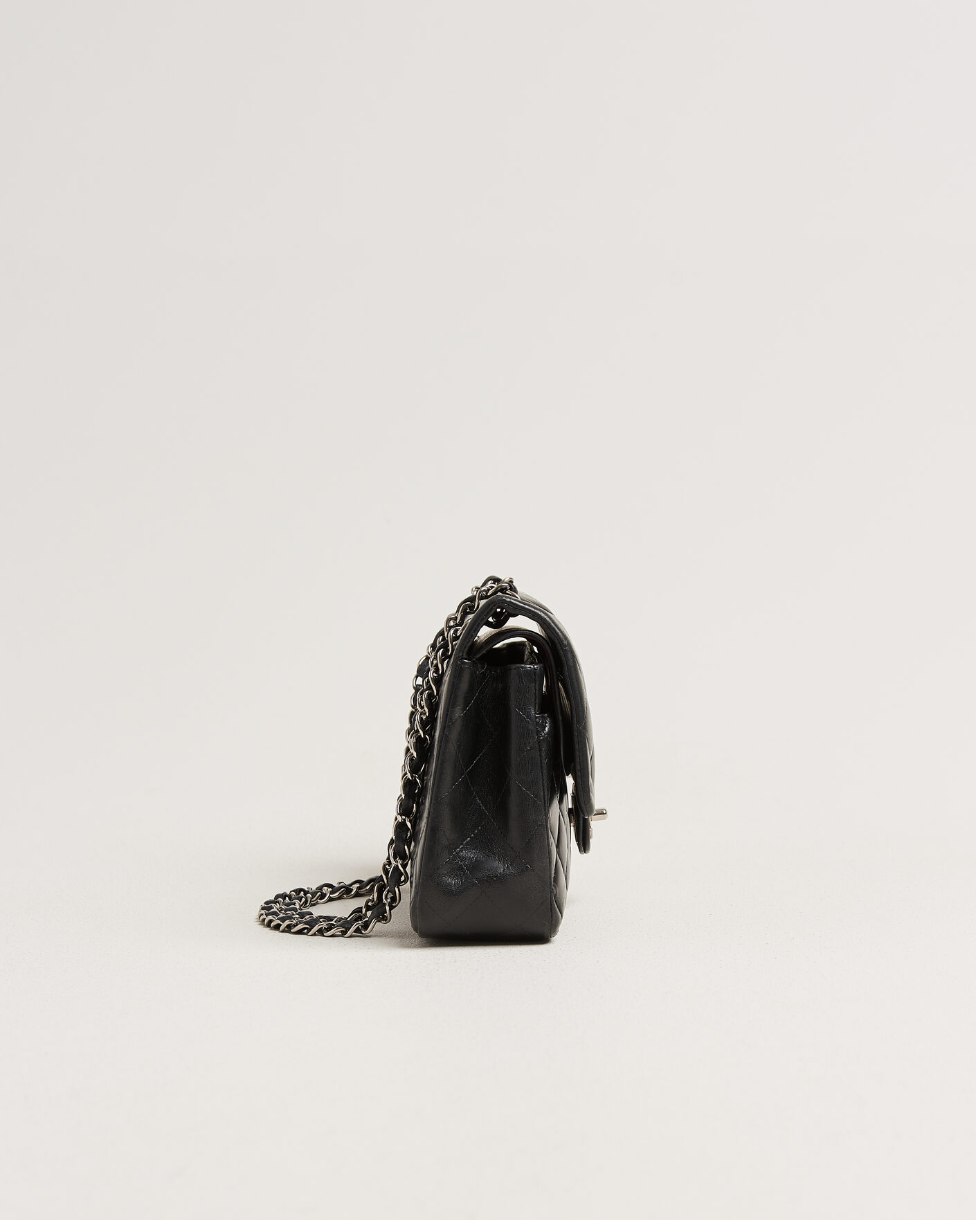 Herren | Pre-Owned & Vintage Bags | Chanel Pre-Owned | Classic Medium Double Flap Bag Lambskin Black