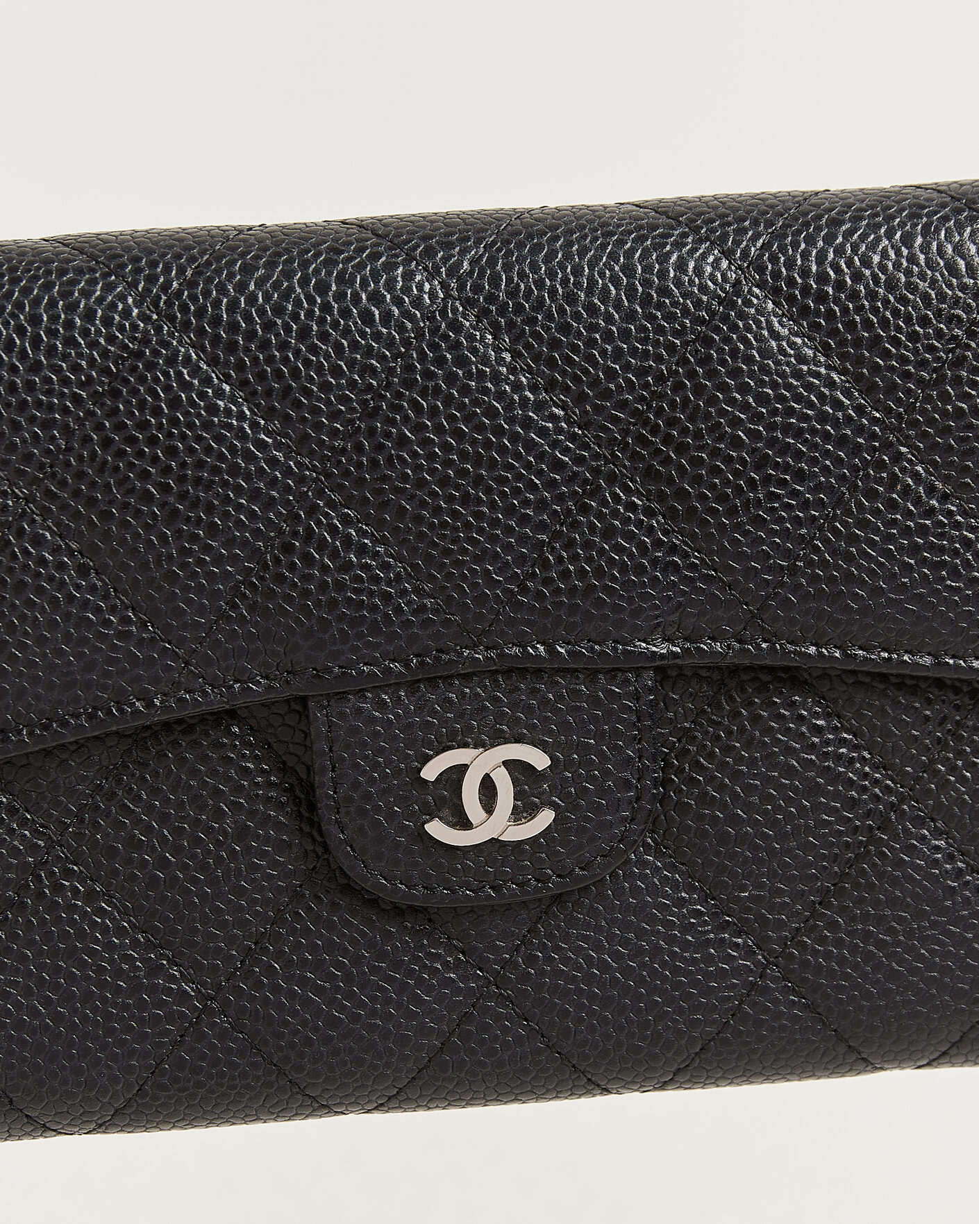 Herren | Pre-Owned & Vintage Bags | Chanel Pre-Owned | Classic Trifold Flap Wallet Caviar Leather Black