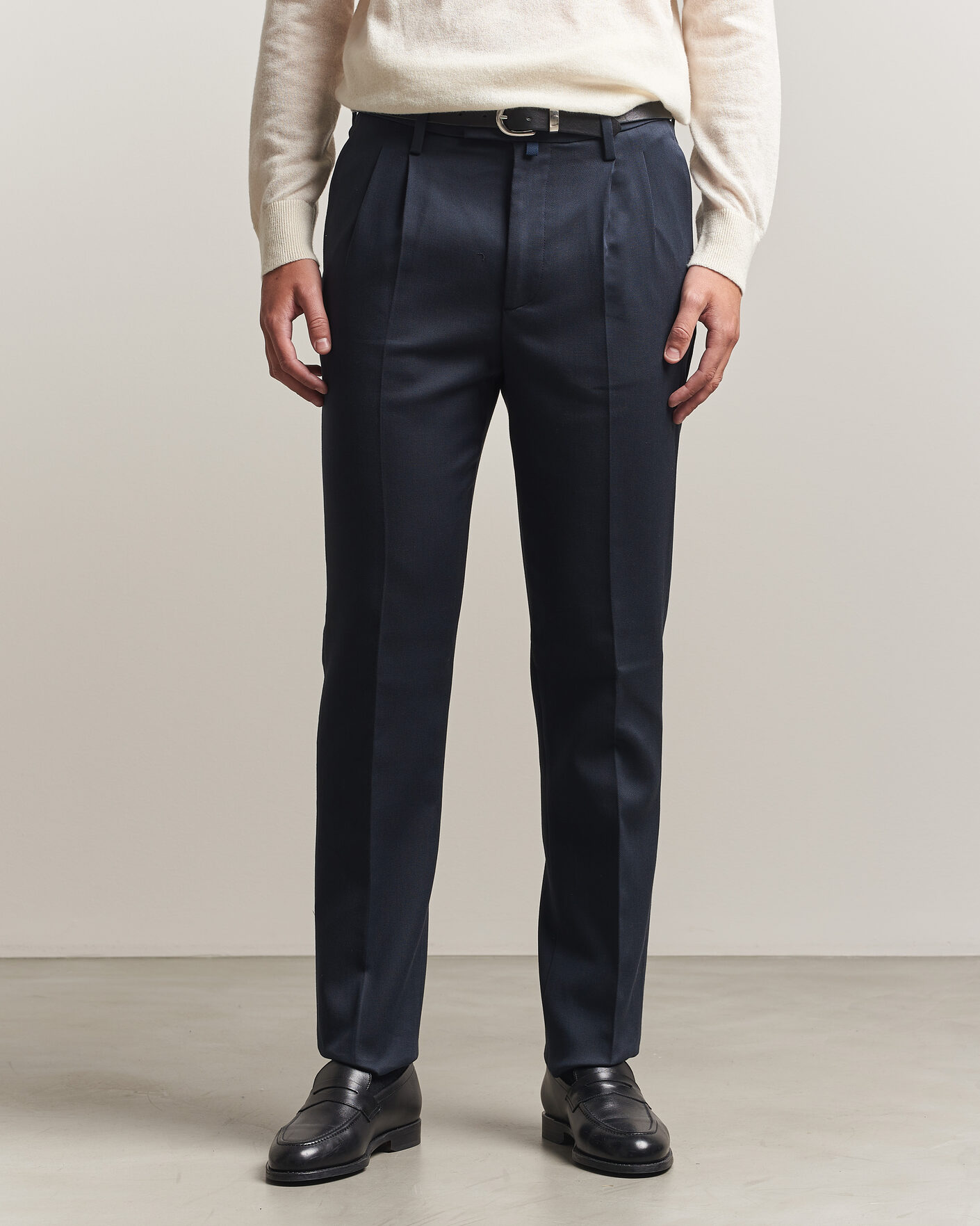Herren | Hosen | Jacob Cohën | Lucas Pleated Cotton Gabardine Trousers Navy
