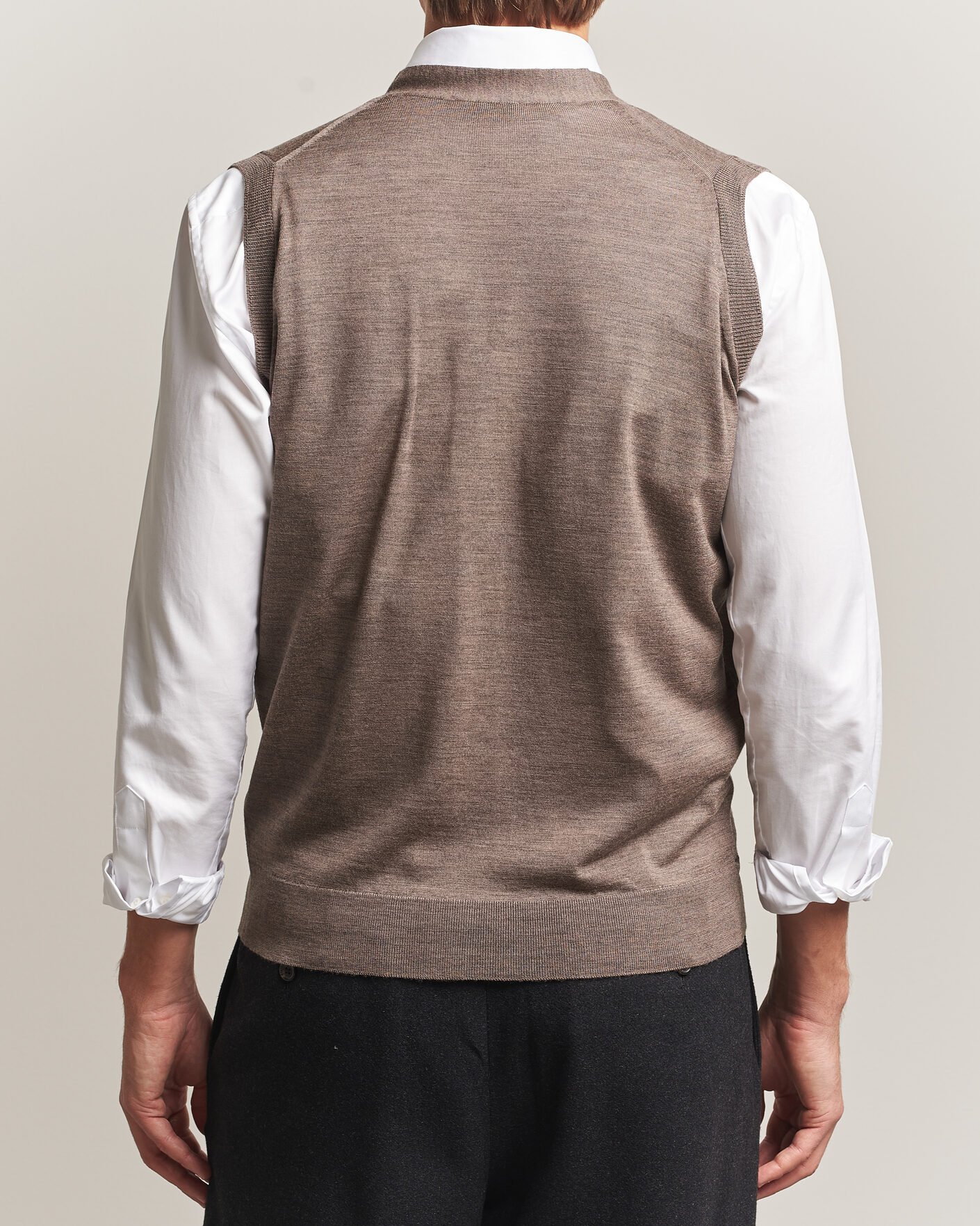 Herren | Pullover | John Smedley | Bolton Extra Fine Merino Waistcoat Mushroom Brown