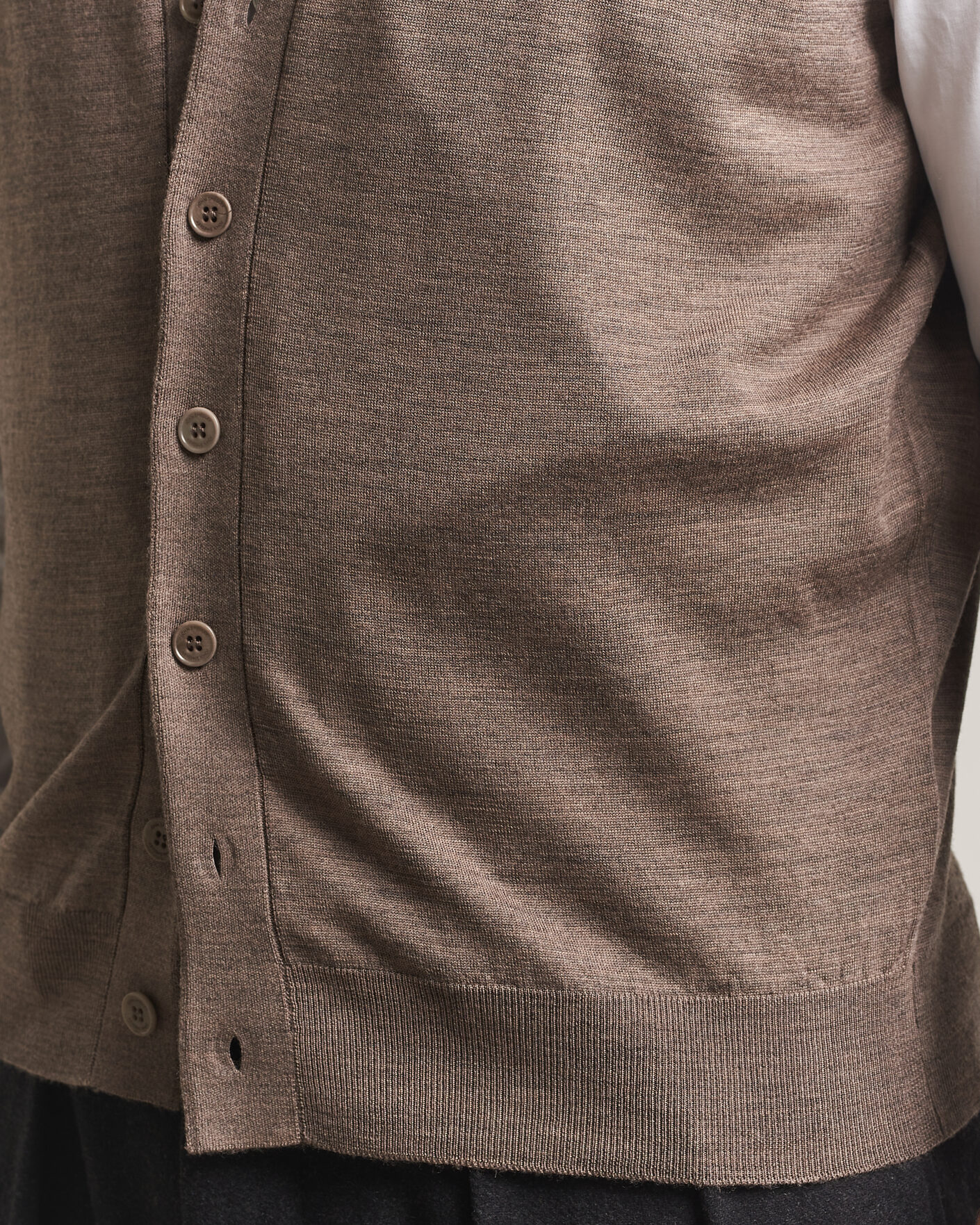 Herren | Pullover | John Smedley | Bolton Extra Fine Merino Waistcoat Mushroom Brown