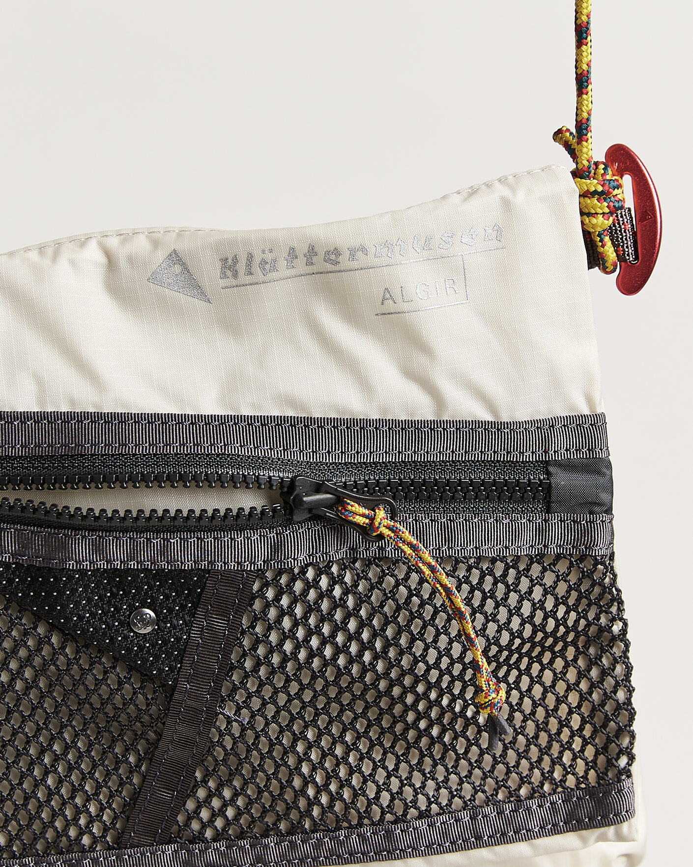 Herren | Taschen | Klättermusen | Algir Foldover Bag Putty Grey