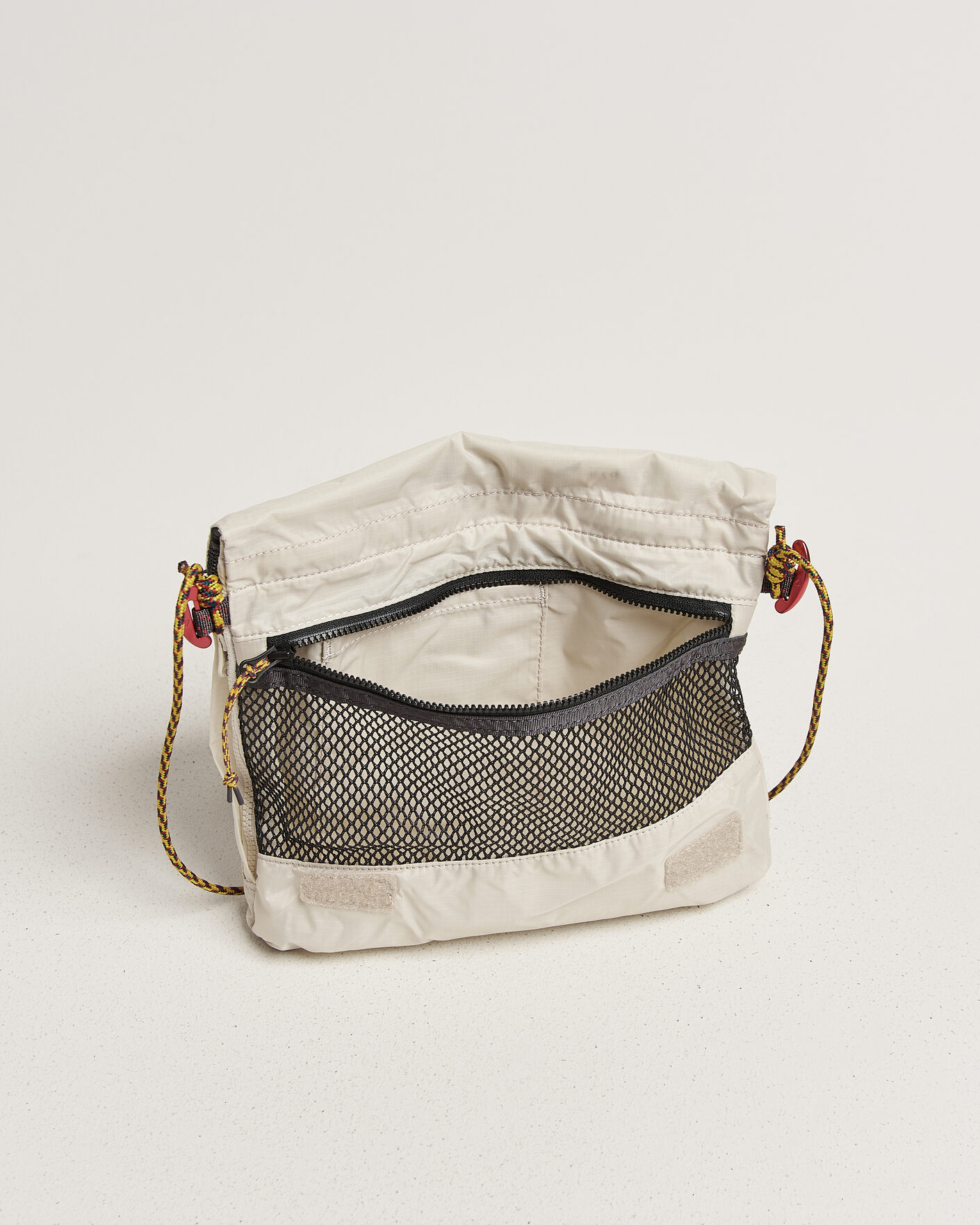 Herren | Taschen | Klättermusen | Algir Foldover Bag Putty Grey
