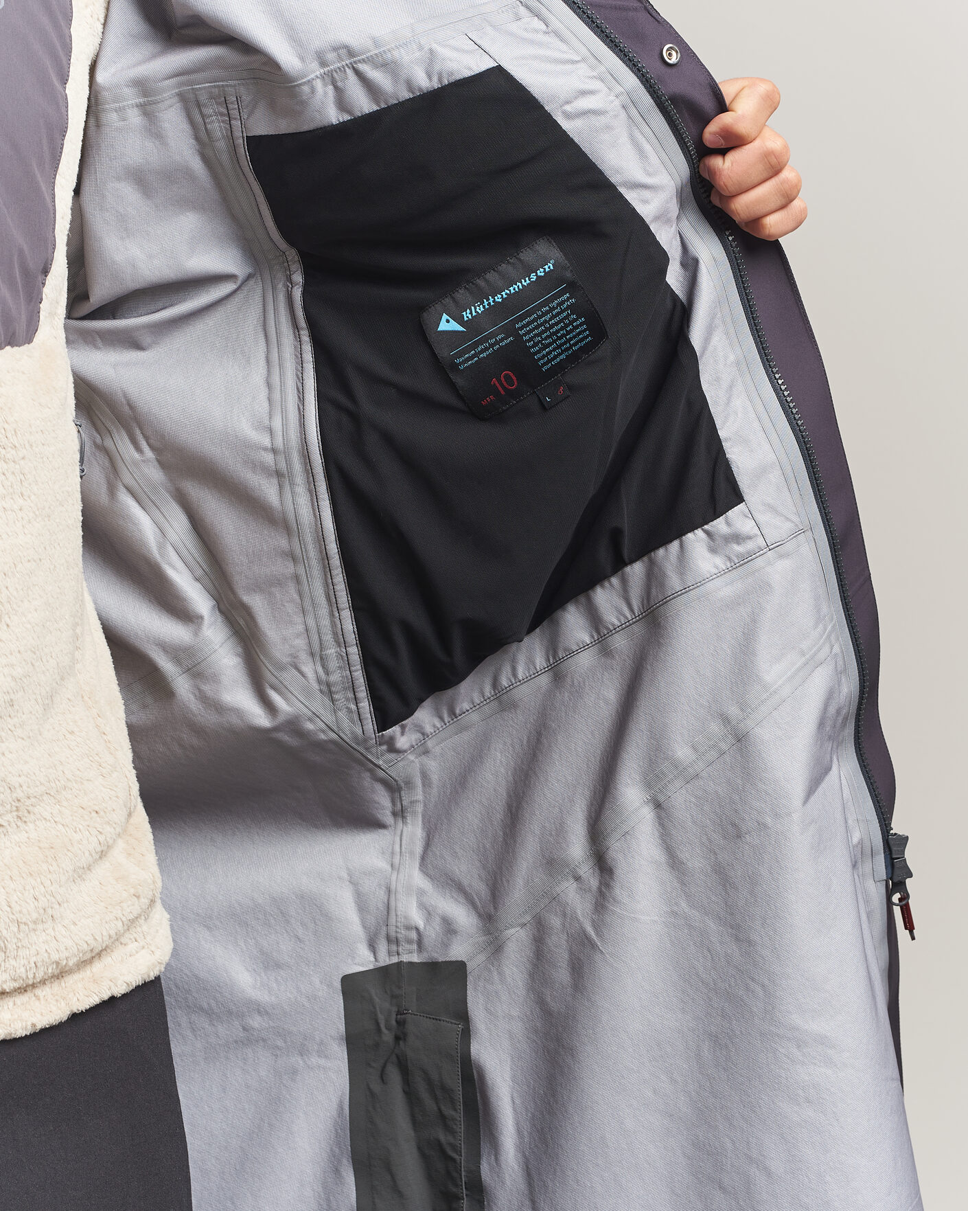 Herren | Jacken | Klättermusen | Syr Hood Parka Raven