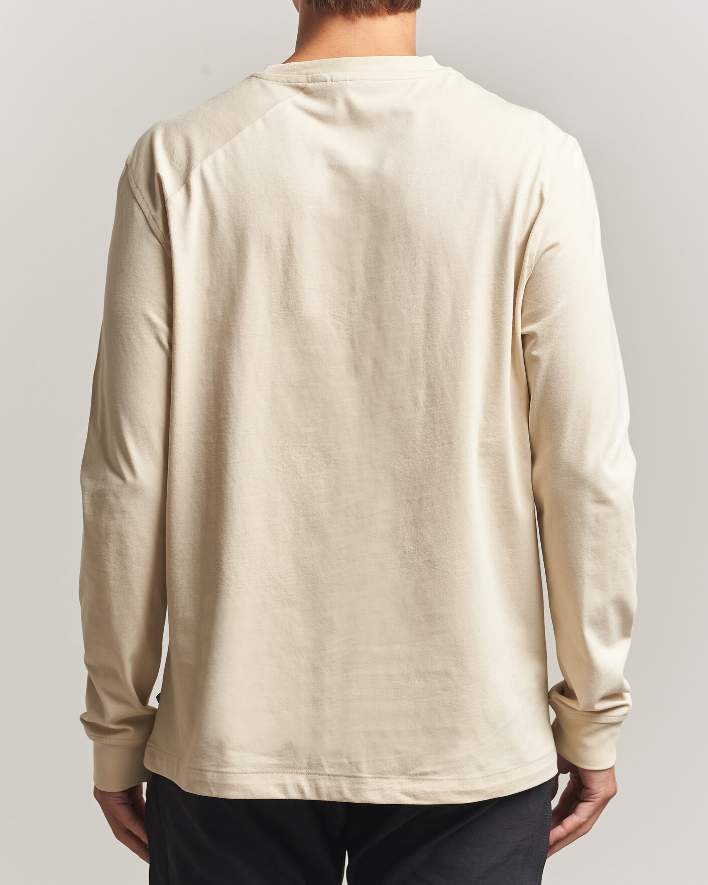 Herren | T-Shirts | Klättermusen | Root Long Sleeve Logo T-Shirt Clay