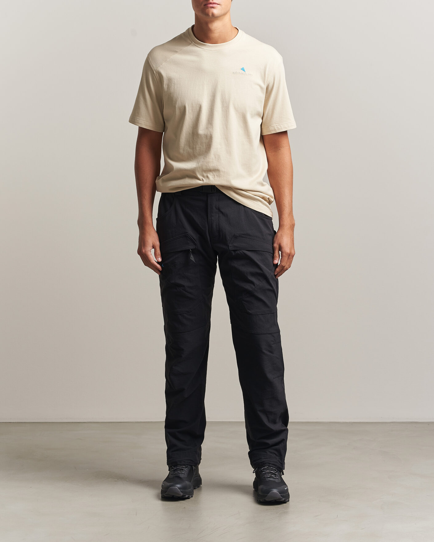 Herren | T-Shirts | Klättermusen | Root Logo T-Shirt Clay