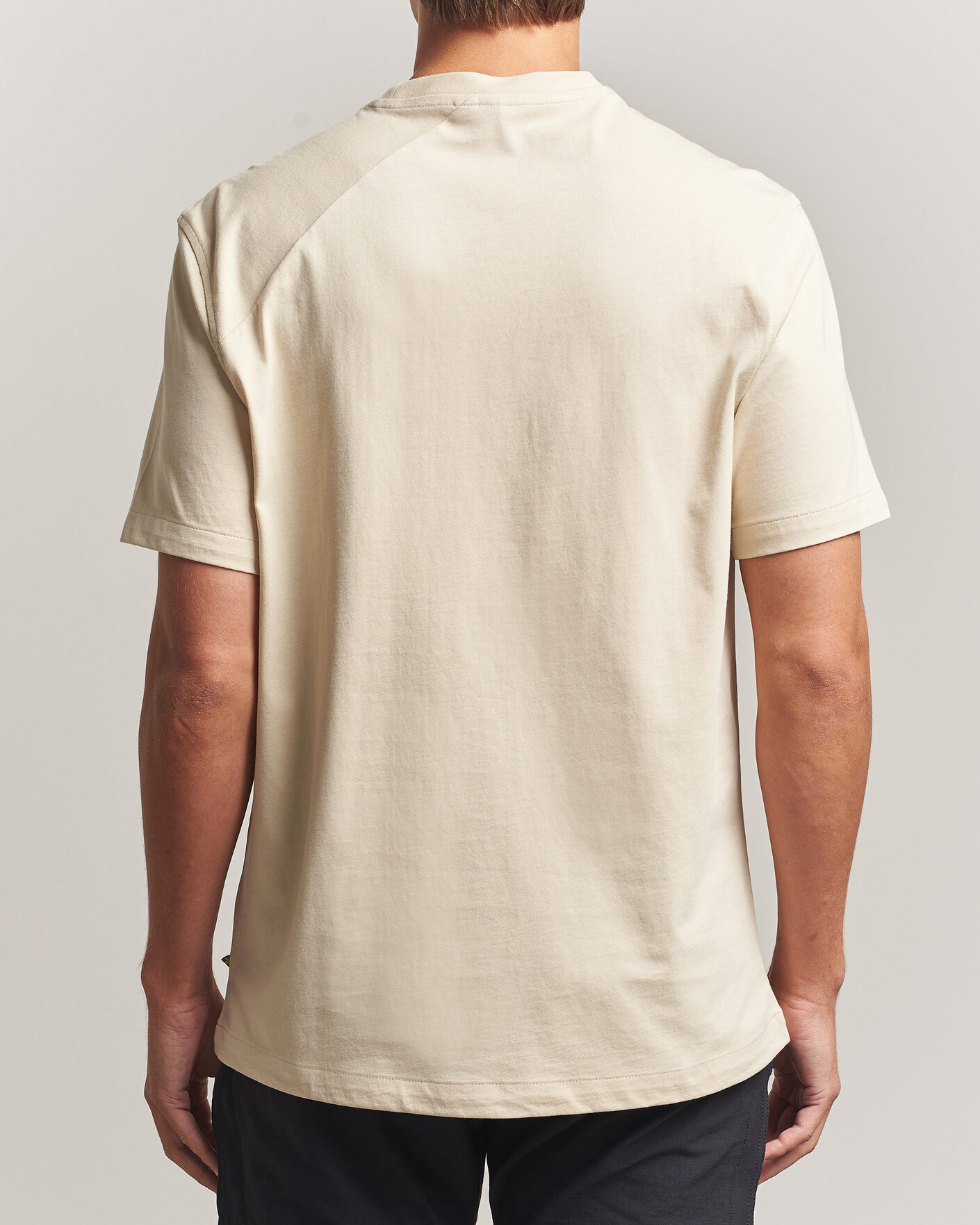 Herren | T-Shirts | Klättermusen | Root Logo T-Shirt Clay
