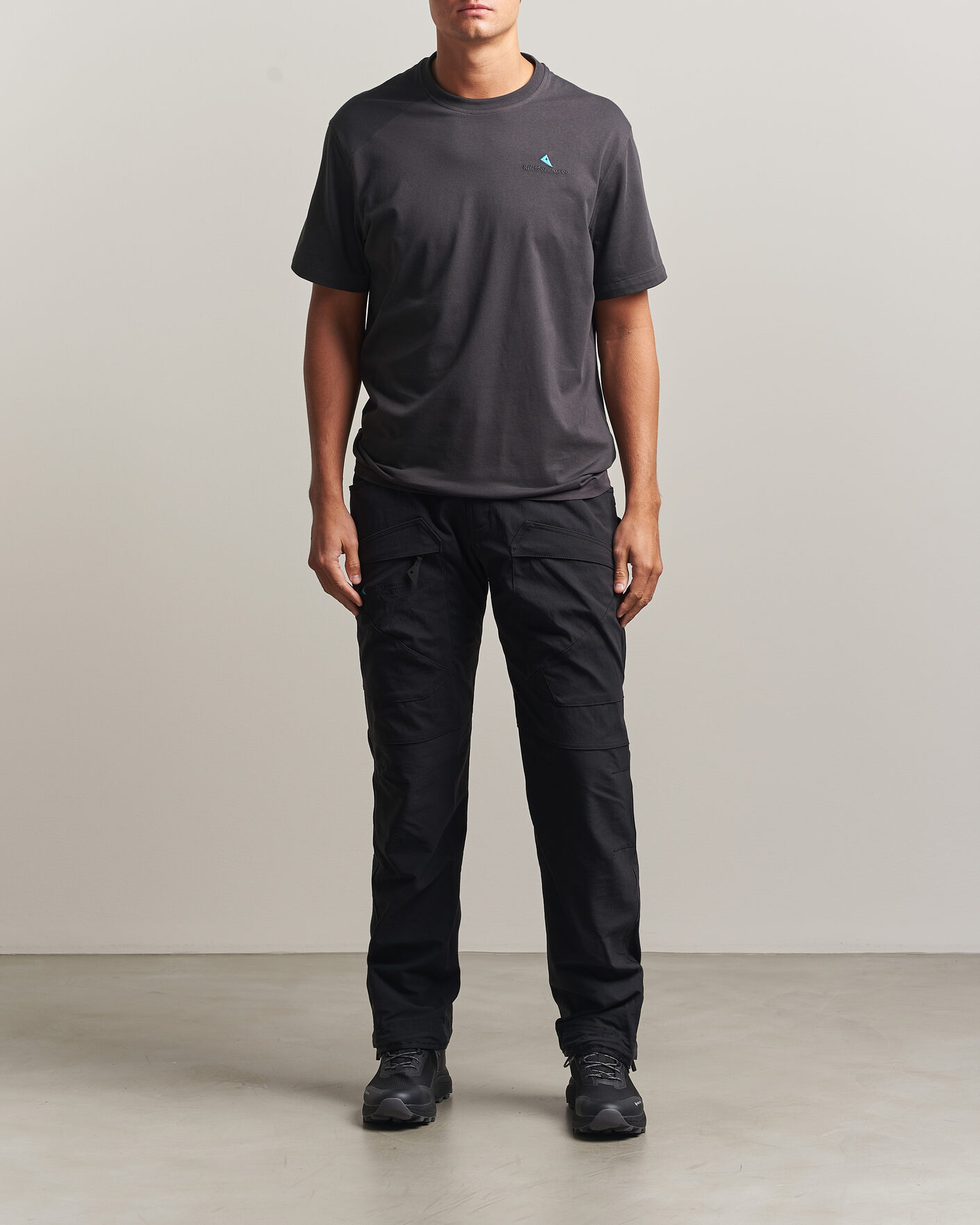 Herren | T-Shirts | Klättermusen | Root Logo T-Shirt Raven