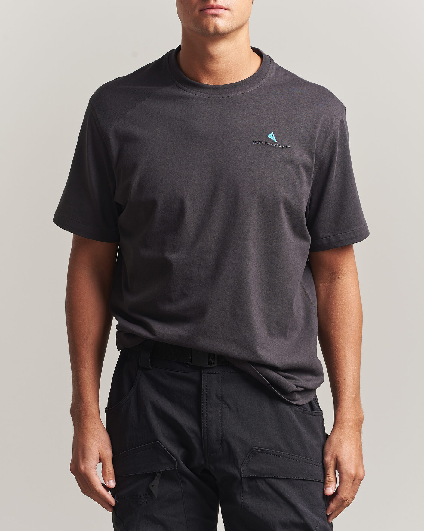 Herren | T-Shirts | Klättermusen | Root Logo T-Shirt Raven
