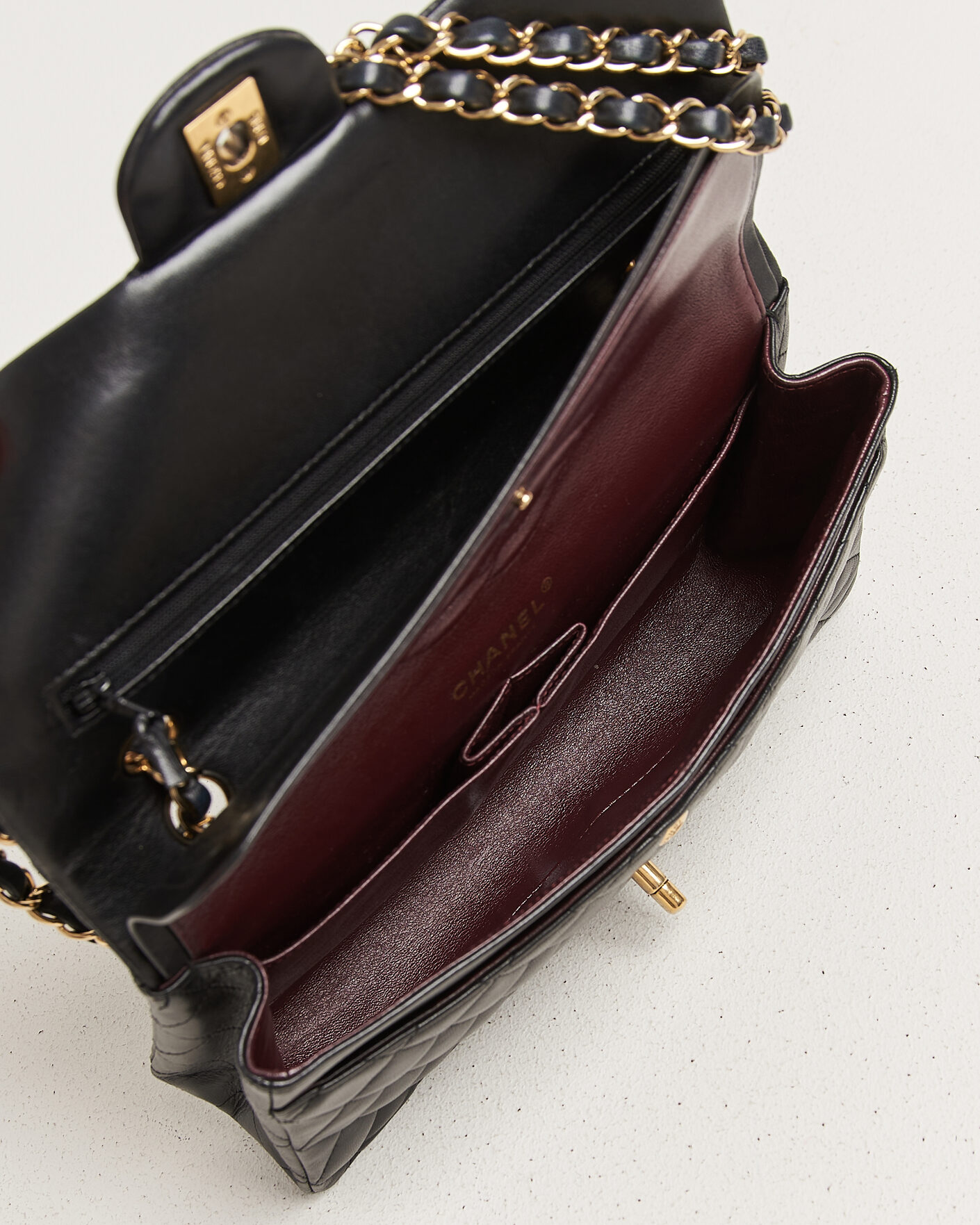 Herren | Pre-Owned & Vintage Bags | Chanel Pre-Owned | Classic Medium Double Flap Bag Lambskin Black
