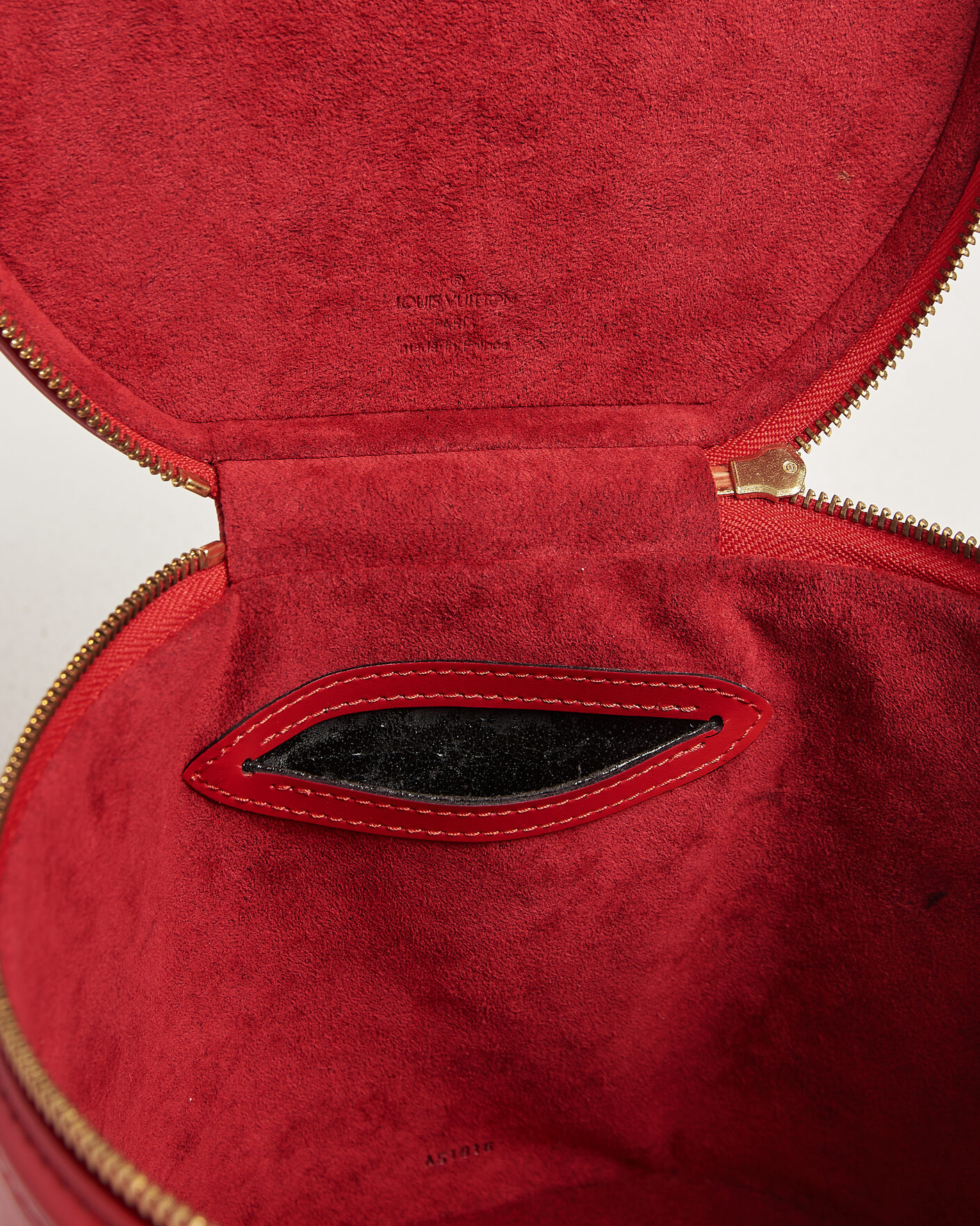 Herren | Pre-Owned & Vintage Bags | Louis Vuitton Pre-Owned | Cannes Vanity Case Epi Leather Red