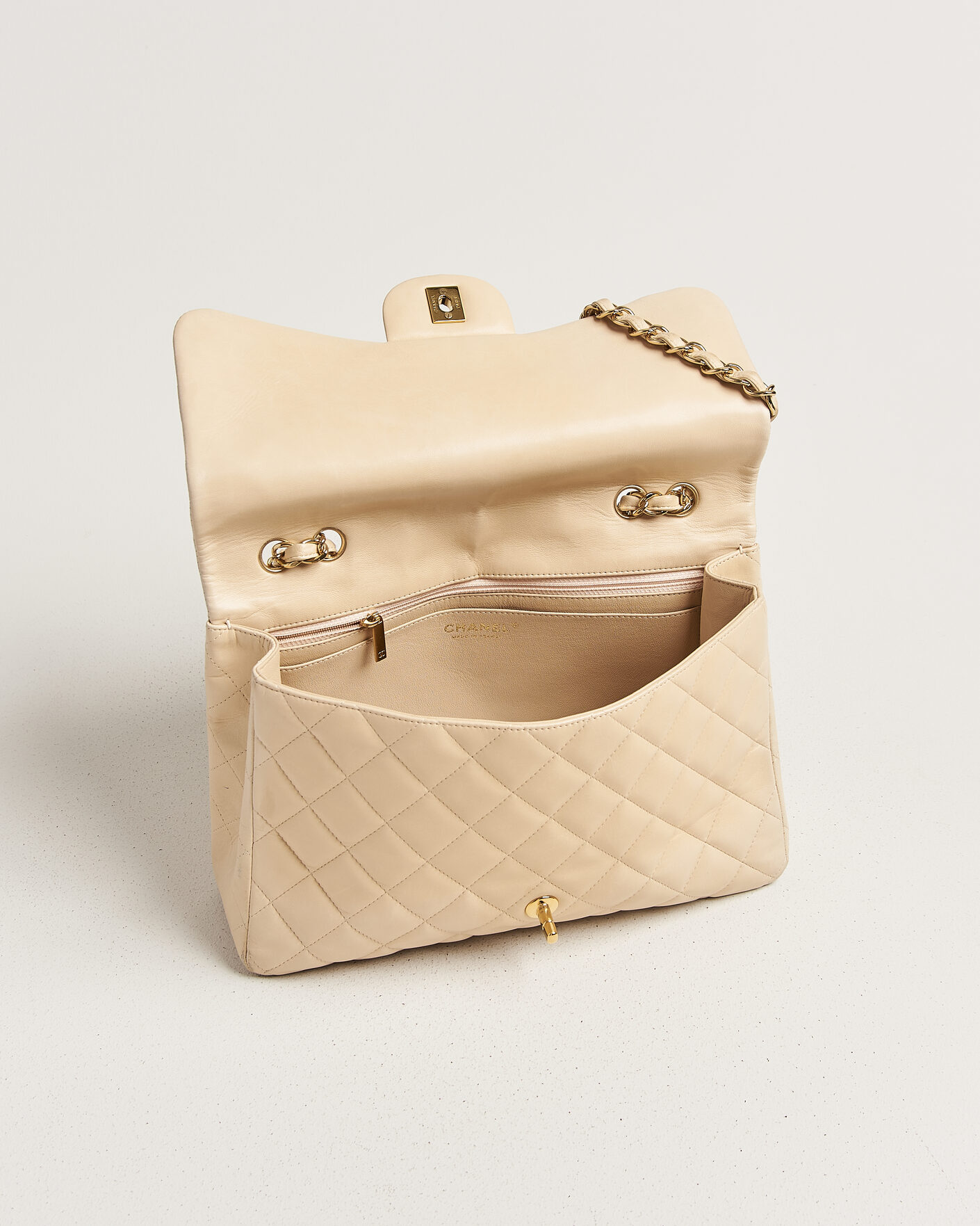 Herren | Chanel Pre-Owned Classic Jumbo Single Flap Bag Lambskin Beige | Chanel Pre-Owned | Classic Jumbo Single Flap Bag Lambskin Beige