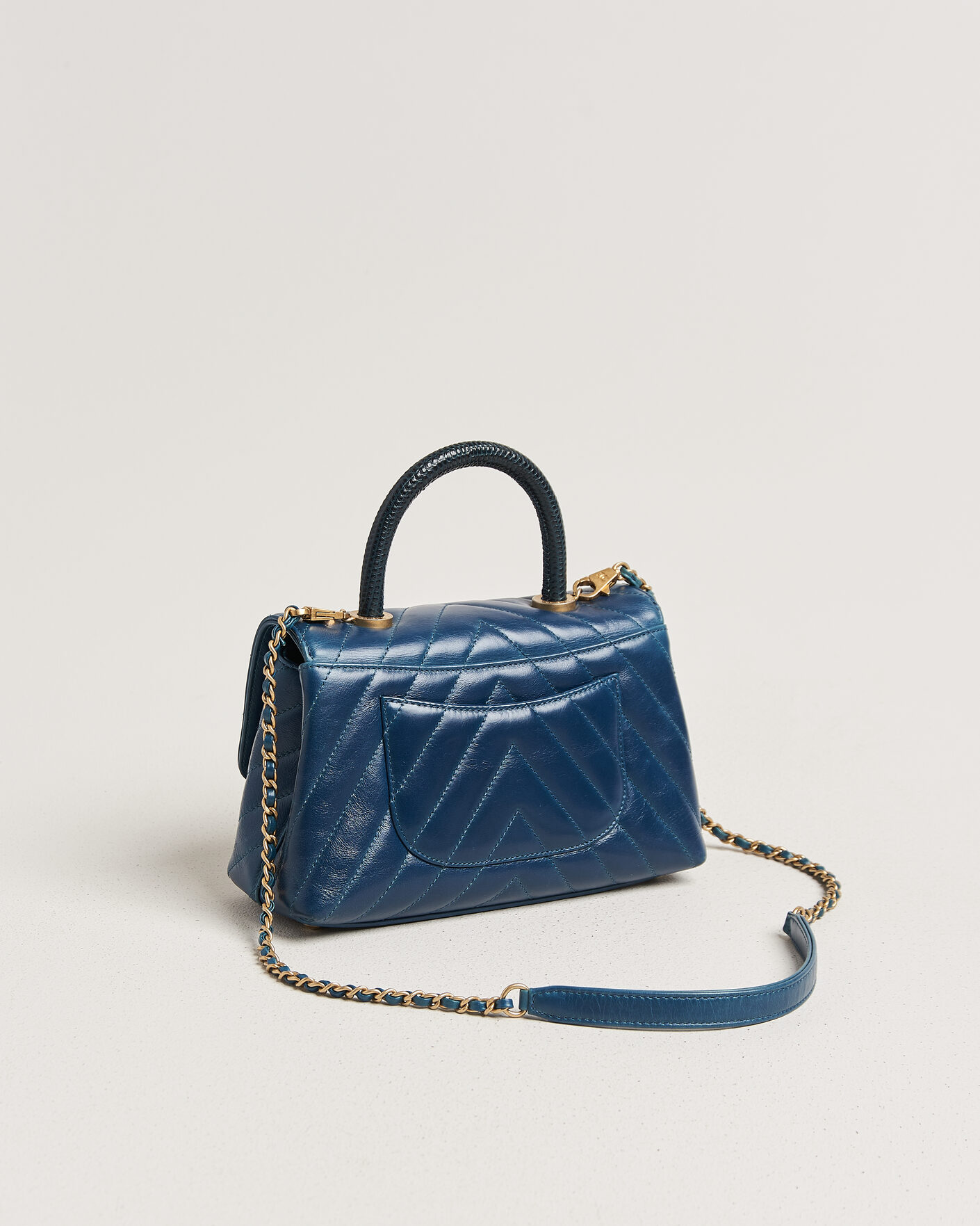 Herren | Pre-Owned & Vintage Bags | Chanel Pre-Owned | Coco Handle Chevron Bag Blue