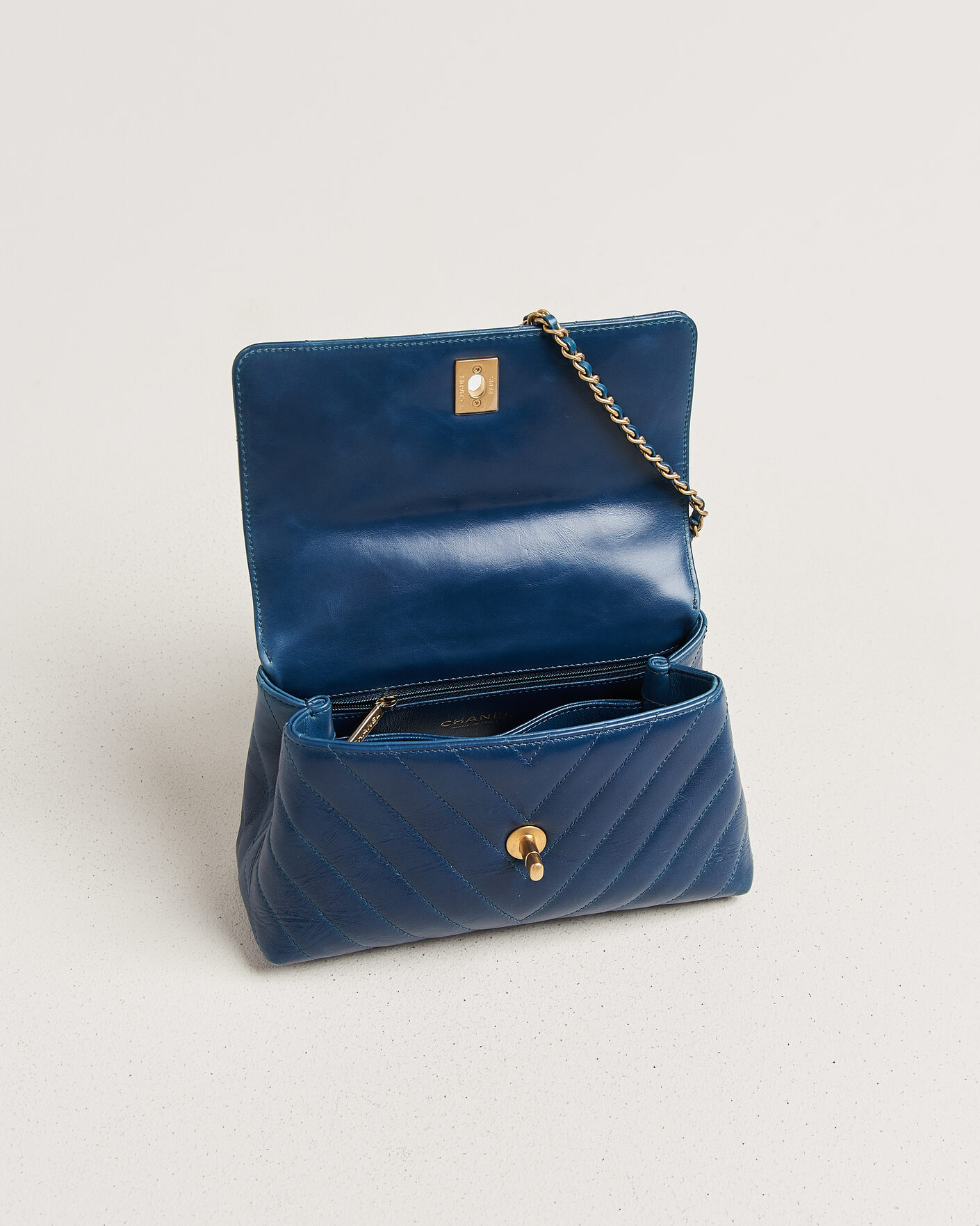 Herren | Pre-Owned & Vintage Bags | Chanel Pre-Owned | Coco Handle Chevron Bag Blue