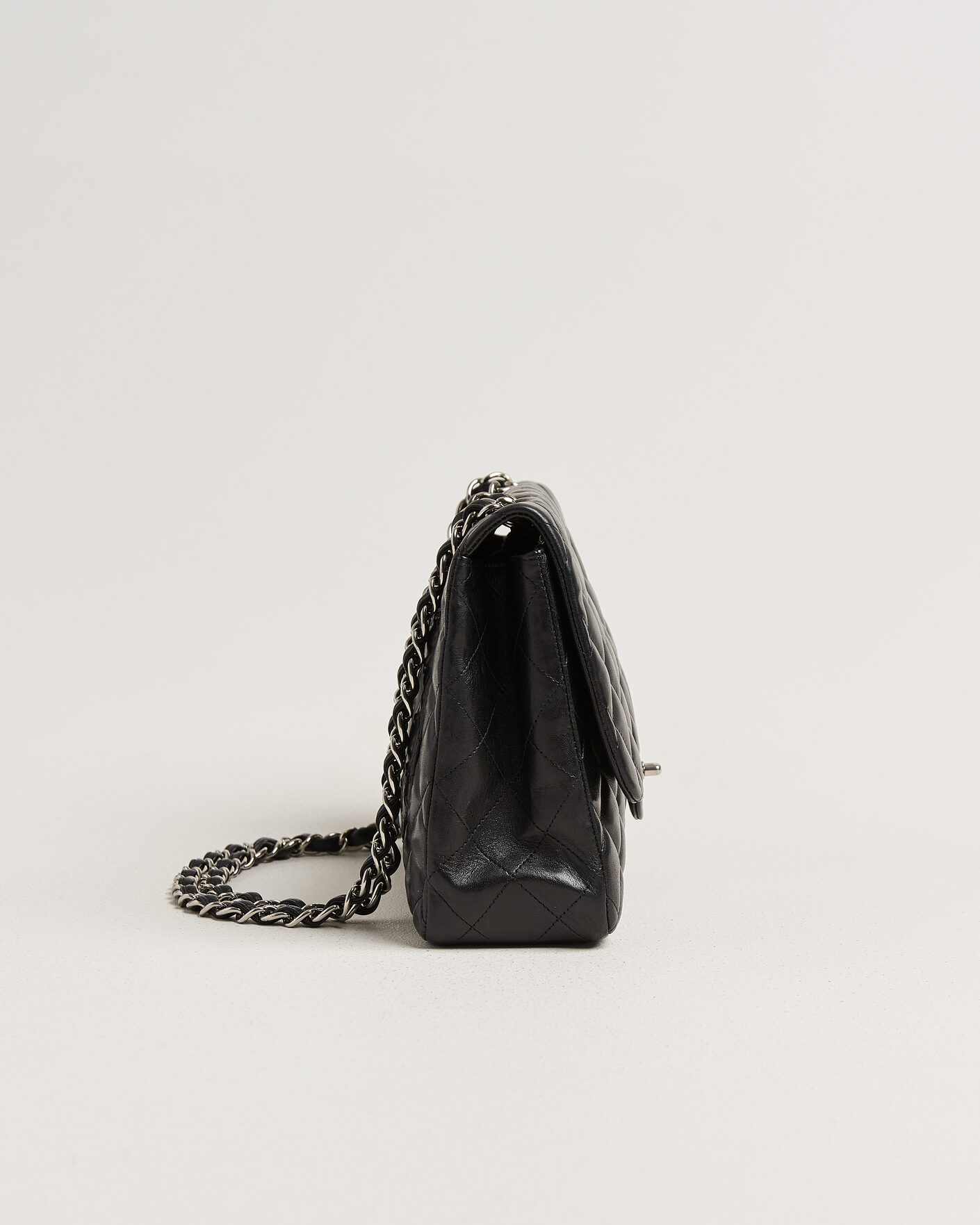 Herren | Pre-Owned & Vintage Bags | Chanel Pre-Owned | Classic Jumbo Single Flap Bag Lambskin Black