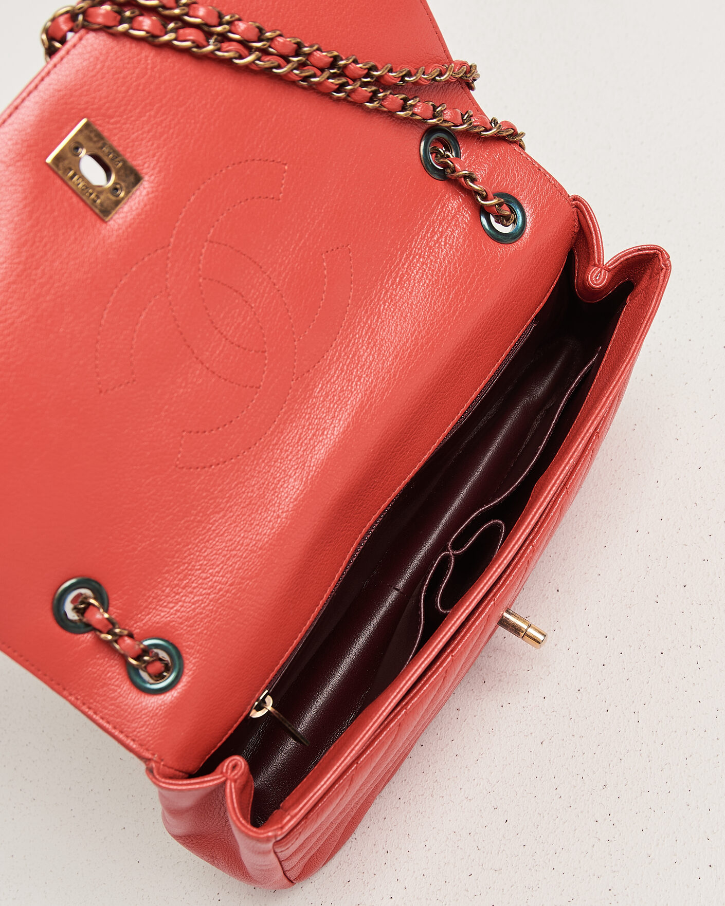 Herren | Pre-Owned & Vintage Bags | Chanel Pre-Owned | Chevron Medium Flap Bag Coral