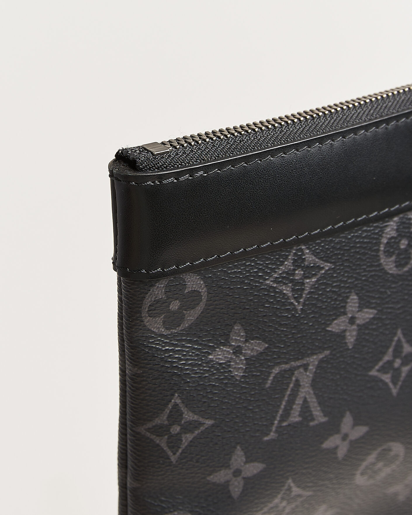 Herren | Pre-Owned & Vintage Bags | Louis Vuitton Pre-Owned | Discovery Pochette Monogram Eclipse