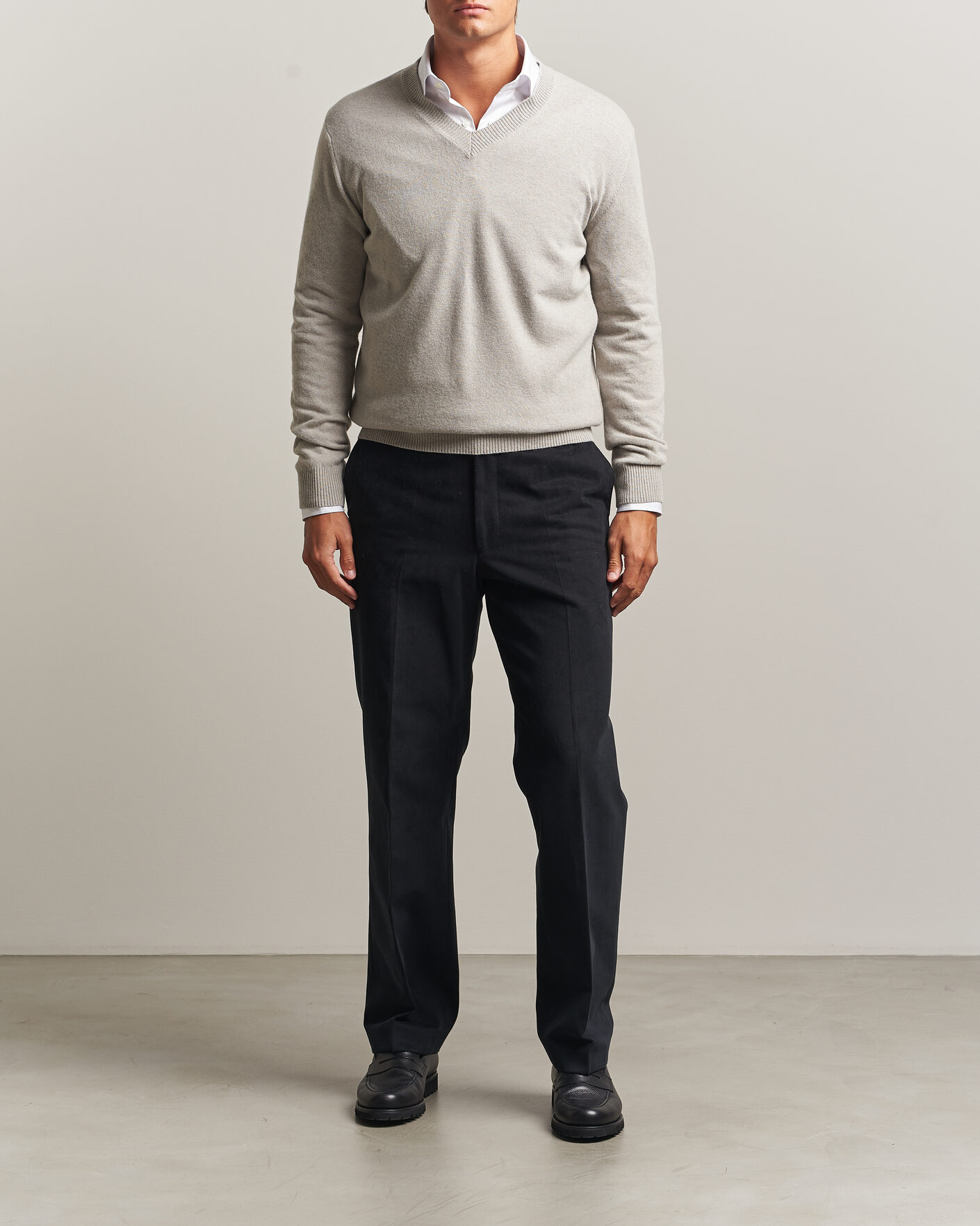 Herren | Pullover | Oscar Jacobson | Gregor Wool/Cashmere V-Neck Light Beige