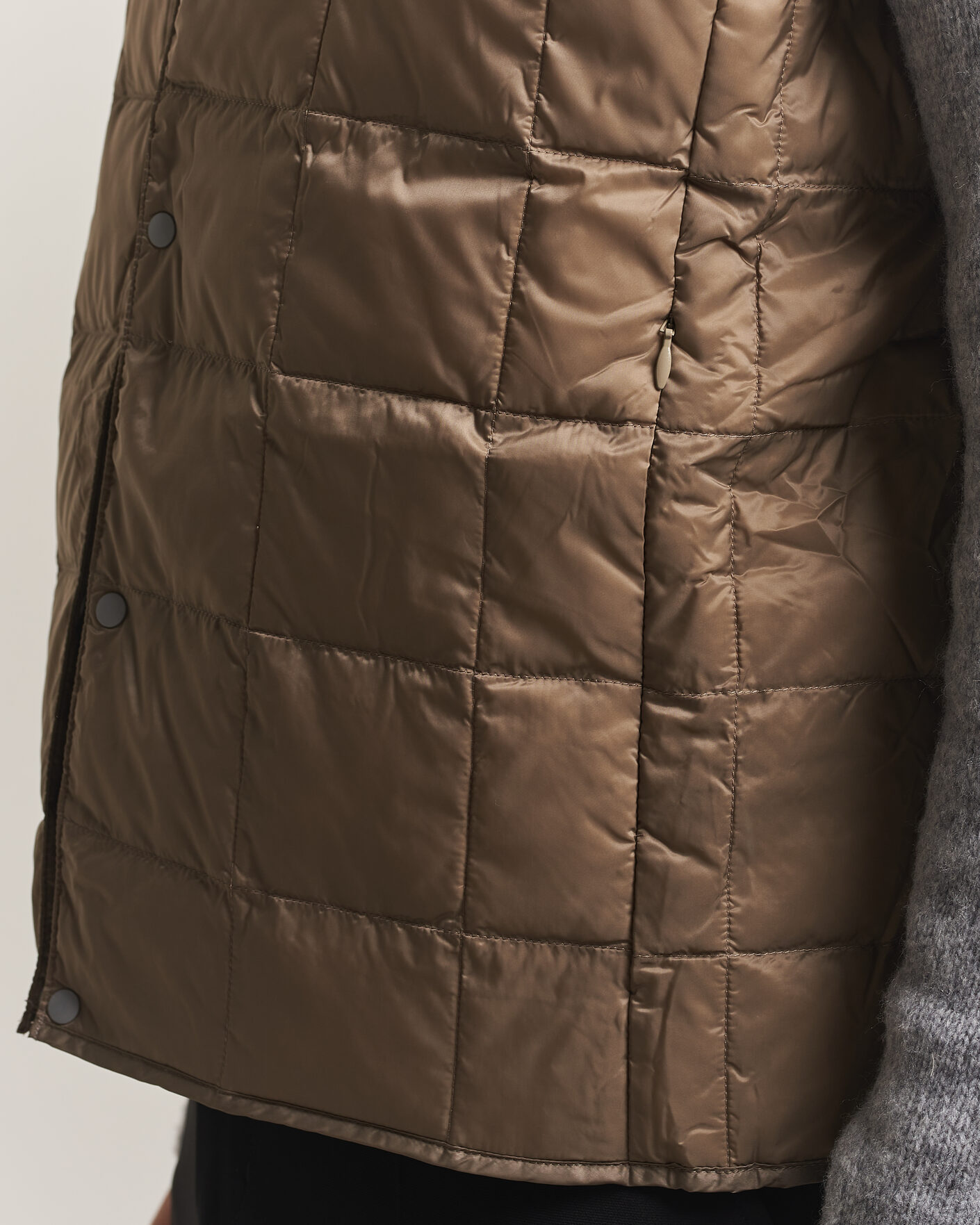 Herren | Westen | TAION | V-Neck Lightweight Down Vest Khaki