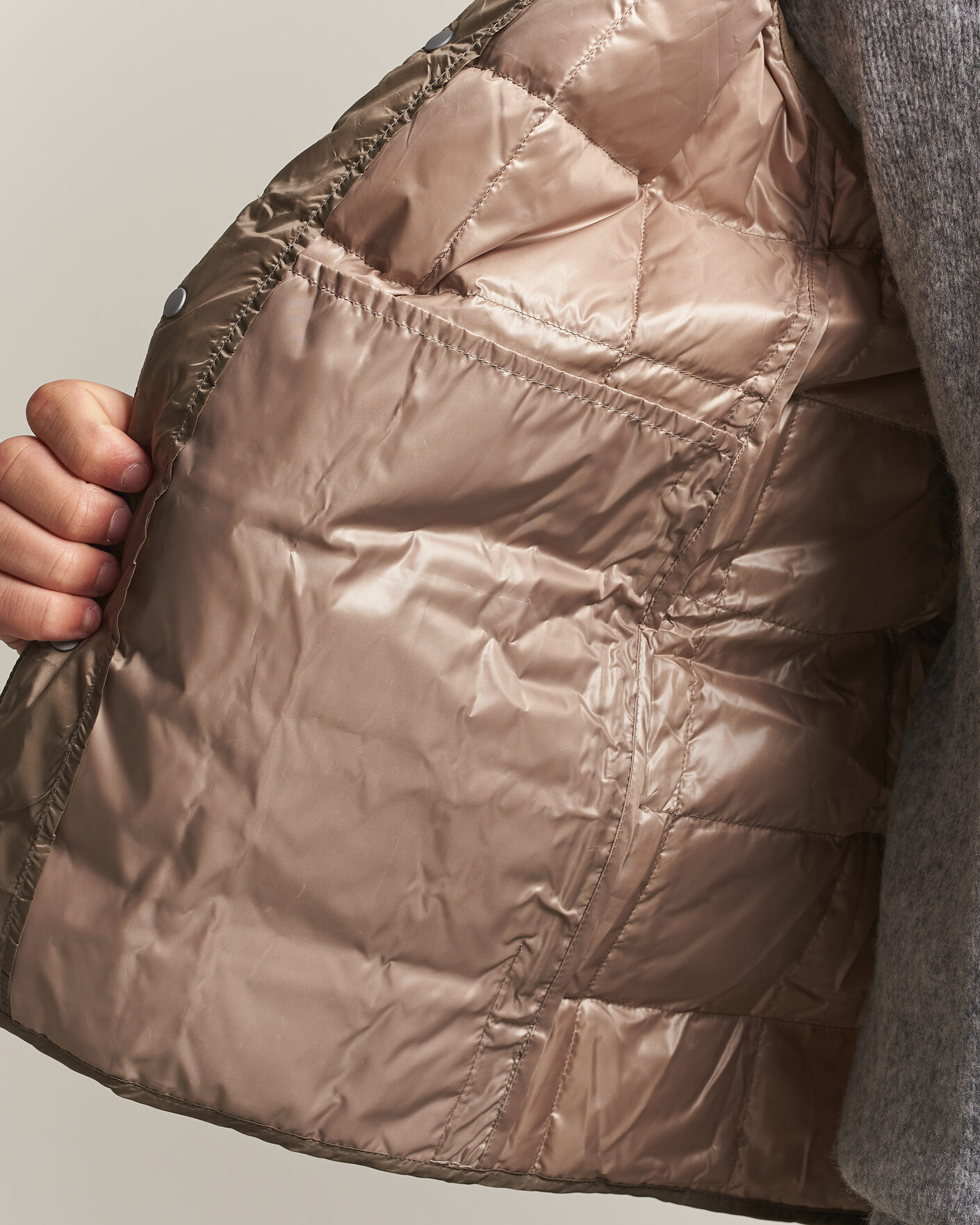 Herren | Westen | TAION | V-Neck Lightweight Down Vest Khaki