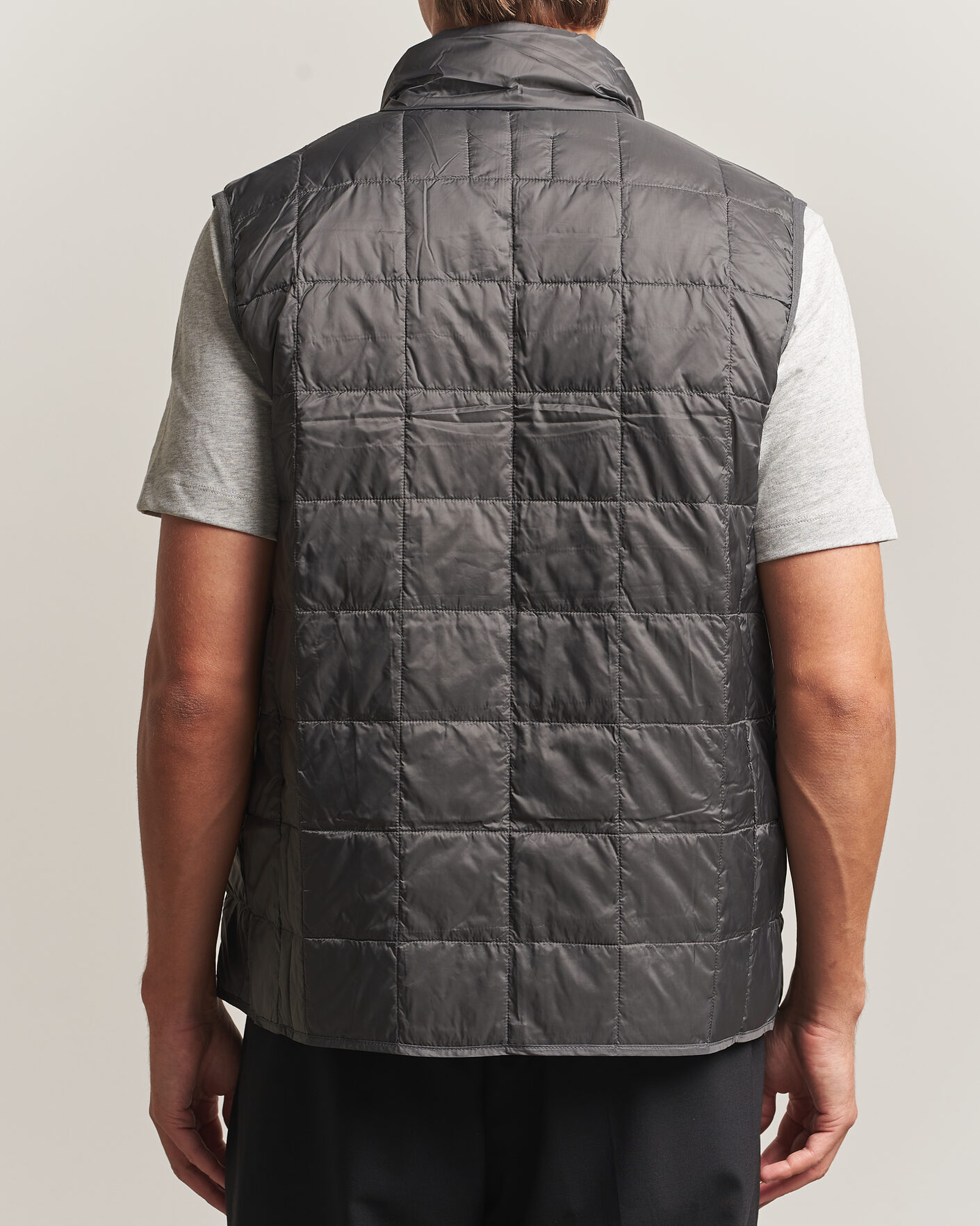 Herren | Westen | TAION | High Neck Full Zip Lightweight Down Vest Dark Grey