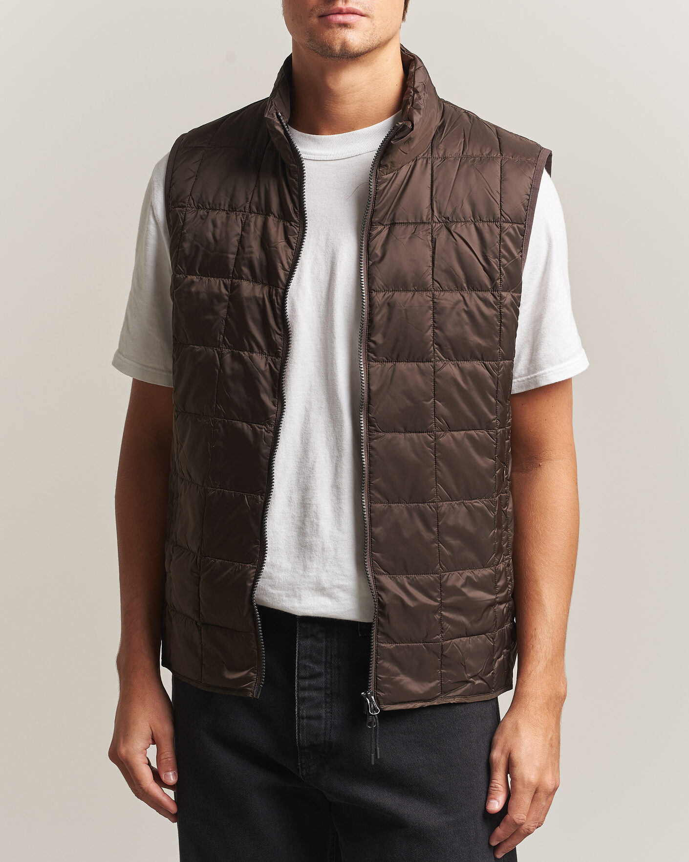 Herren | Westen | TAION | High Neck Full Zip Lightweight Down Vest Dark Choco