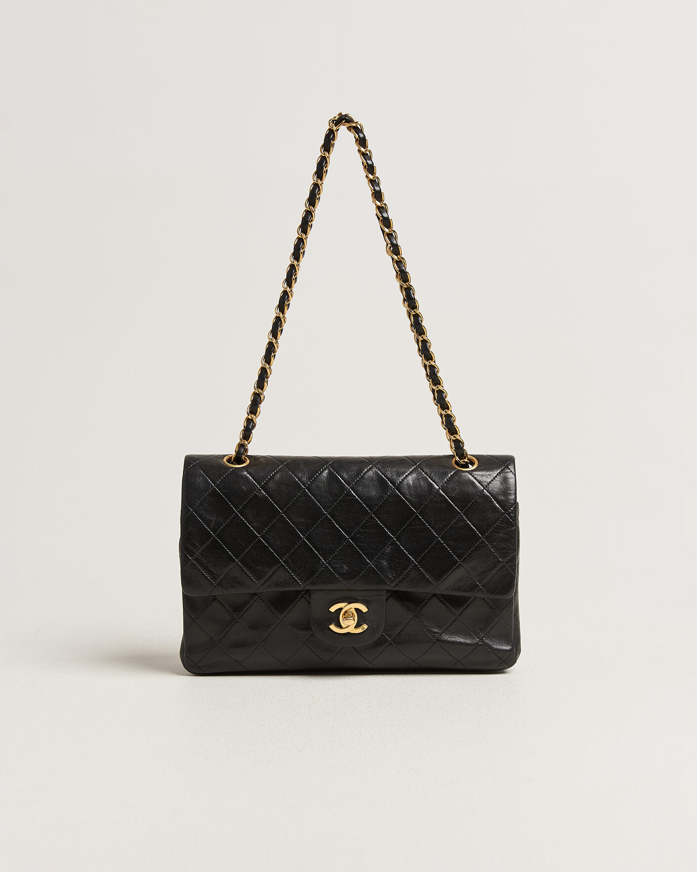 Herren | Pre-Owned & Vintage Bags | Chanel Pre-Owned | Classic Medium Double Flap Bag Lambskin Black