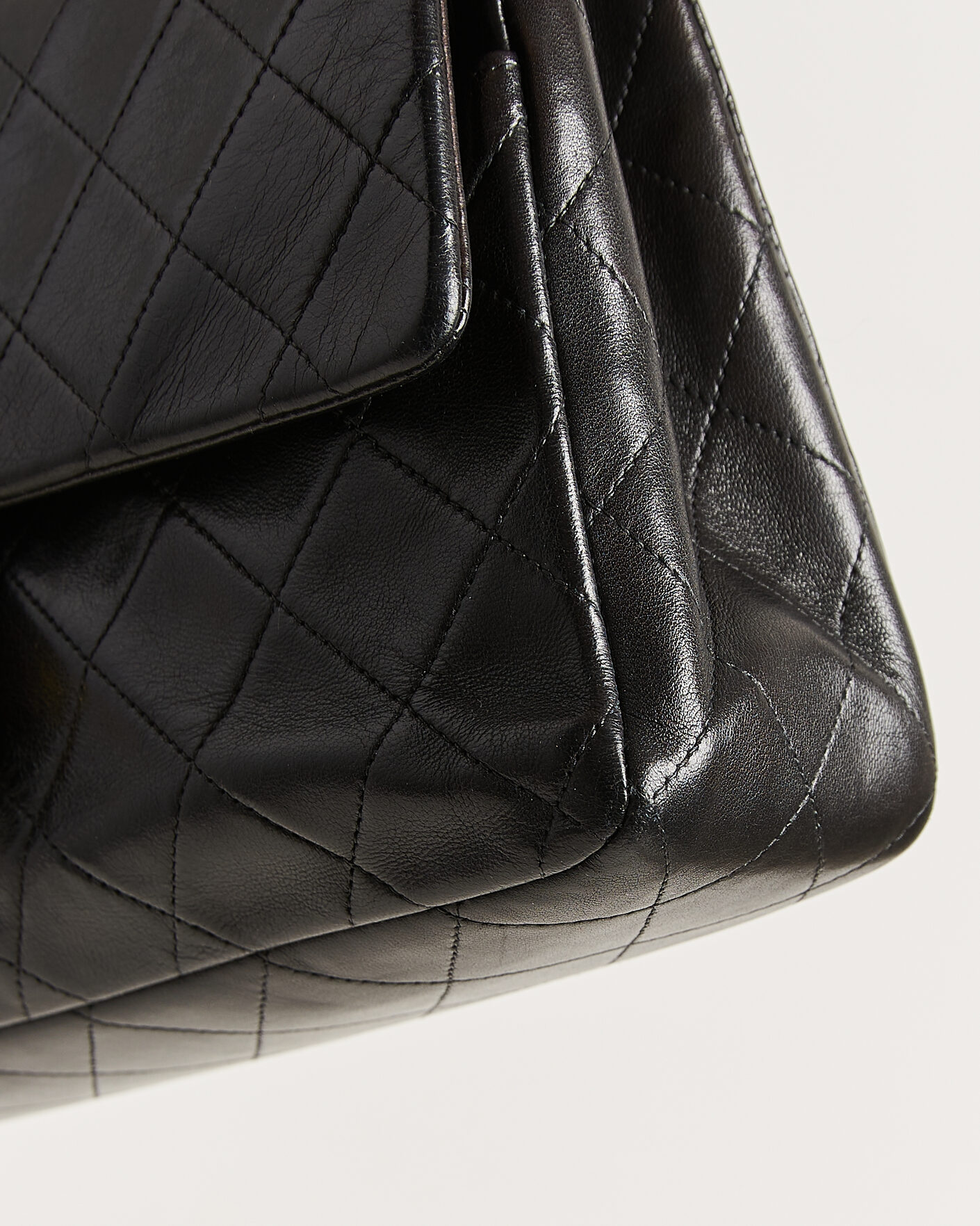 Herren | Pre-Owned & Vintage Bags | Chanel Pre-Owned | Classic Medium Double Flap Bag Lambskin Black