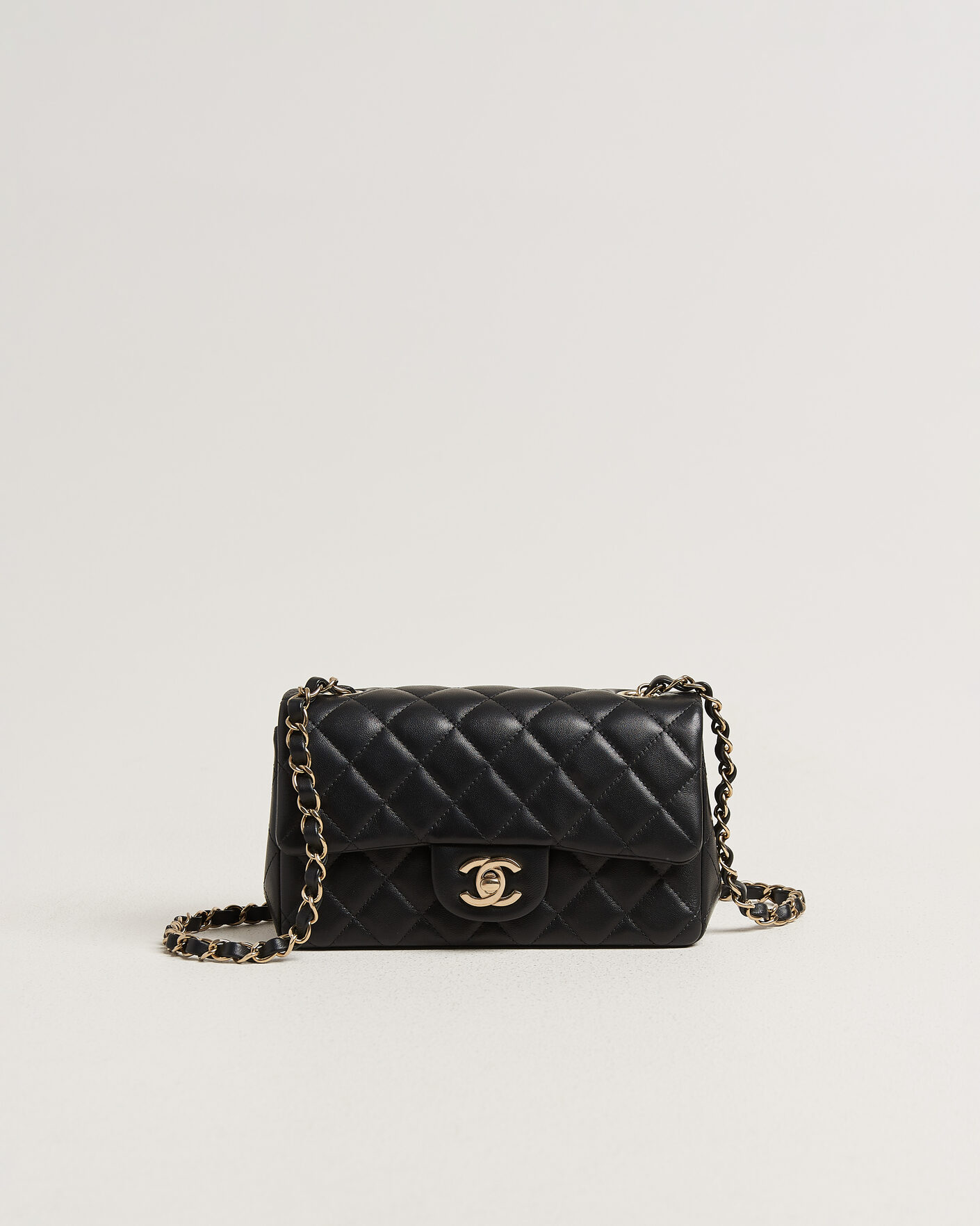 Herren | Pre-Owned & Vintage Bags | Chanel Pre-Owned | Classic Mini Rectangular Single Flap Bag Lambskin Black