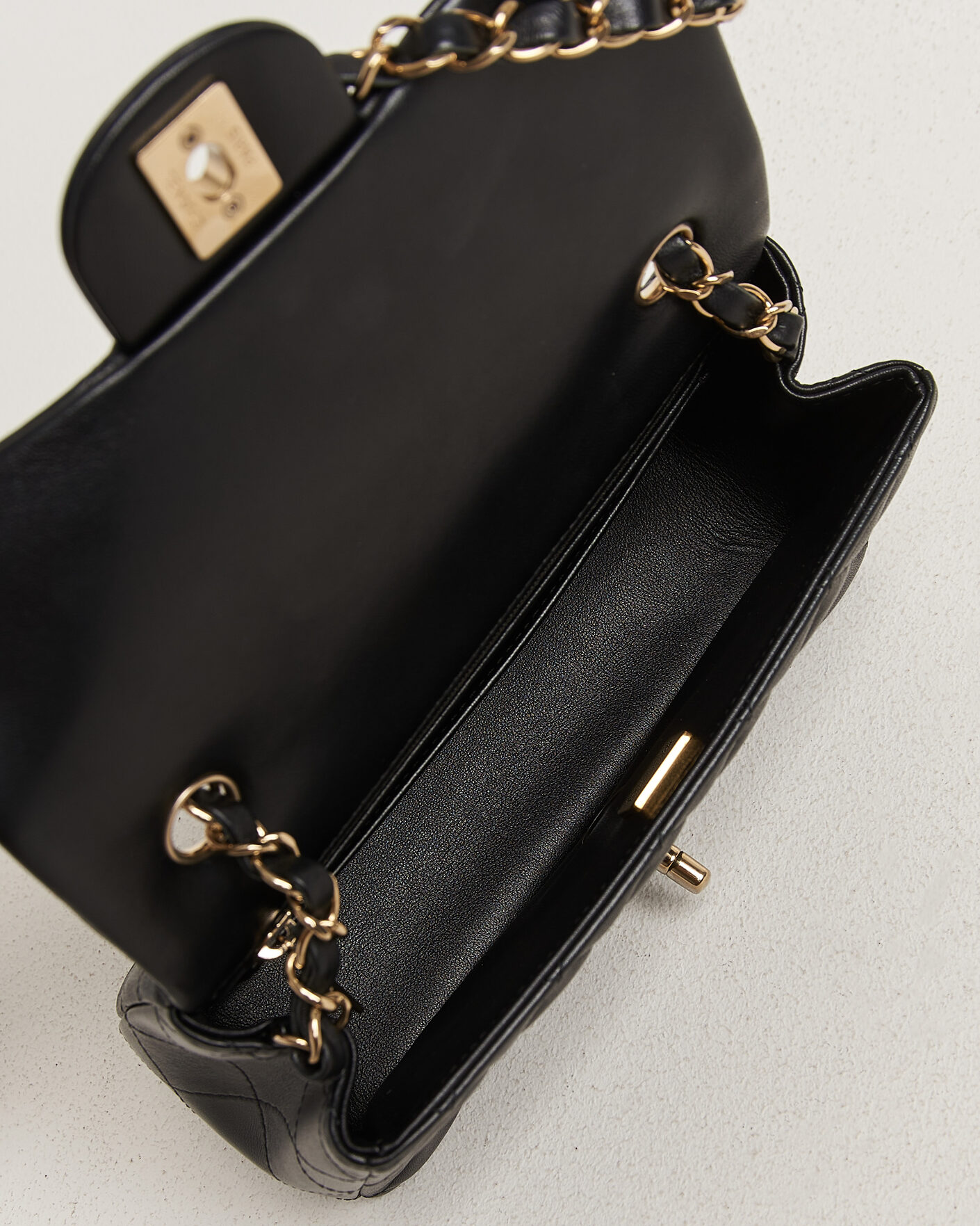 Herren | Pre-Owned & Vintage Bags | Chanel Pre-Owned | Classic Mini Rectangular Single Flap Bag Lambskin Black