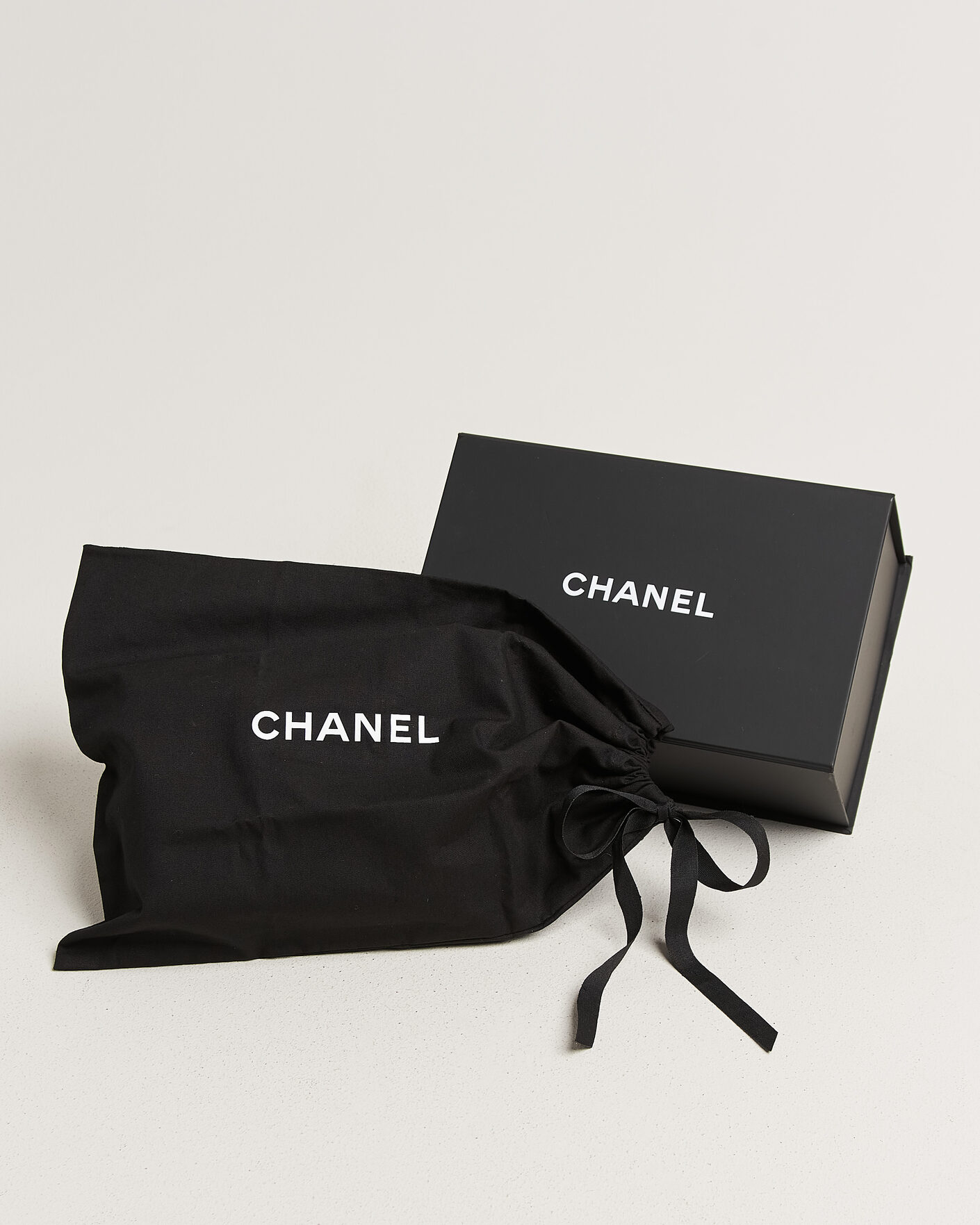 Herren | Pre-Owned & Vintage Bags | Chanel Pre-Owned | Classic Mini Rectangular Single Flap Bag Lambskin Black