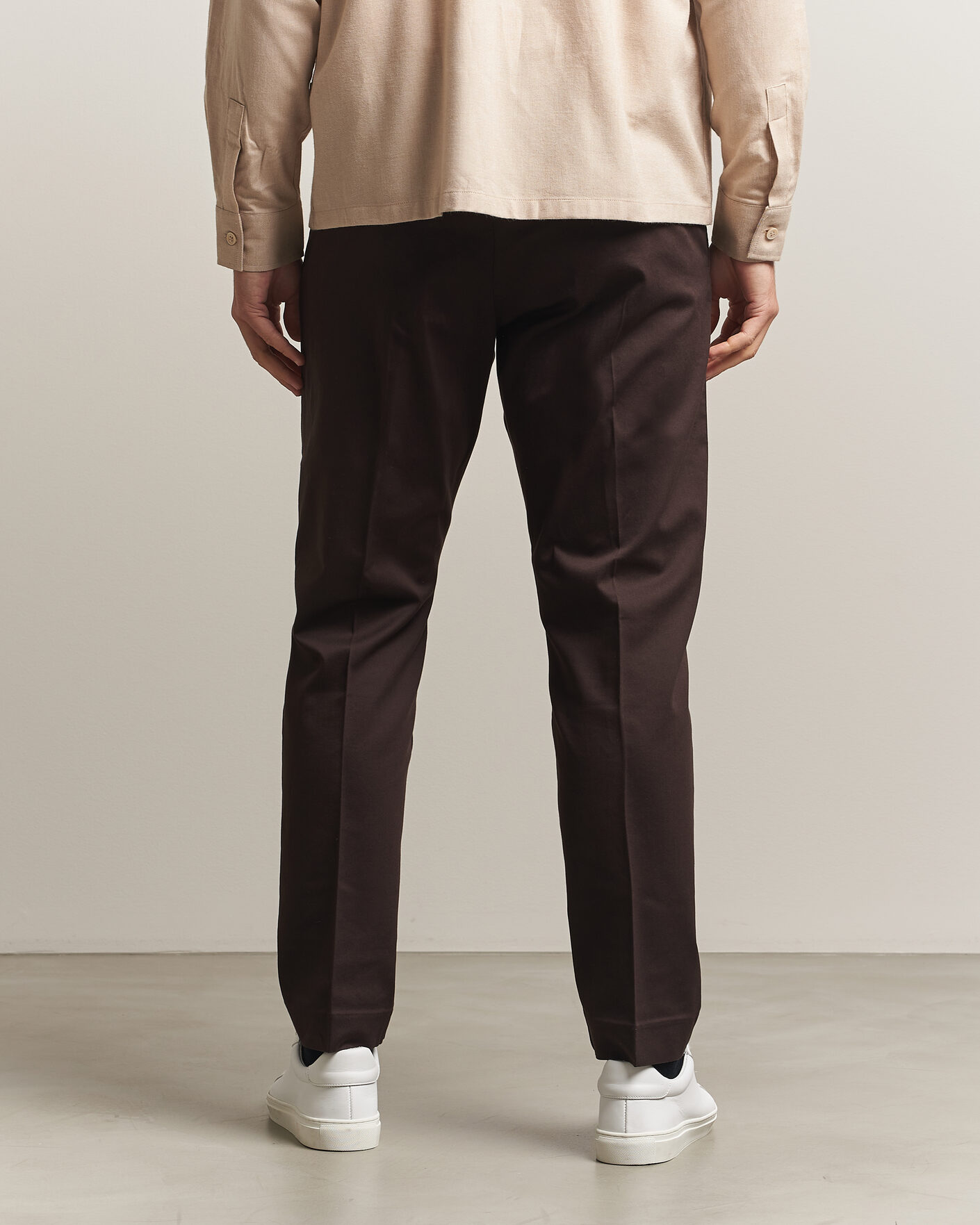 Herren | Hosen | NN07 | Bill Pleated Cotton Chinos Deep Truffle